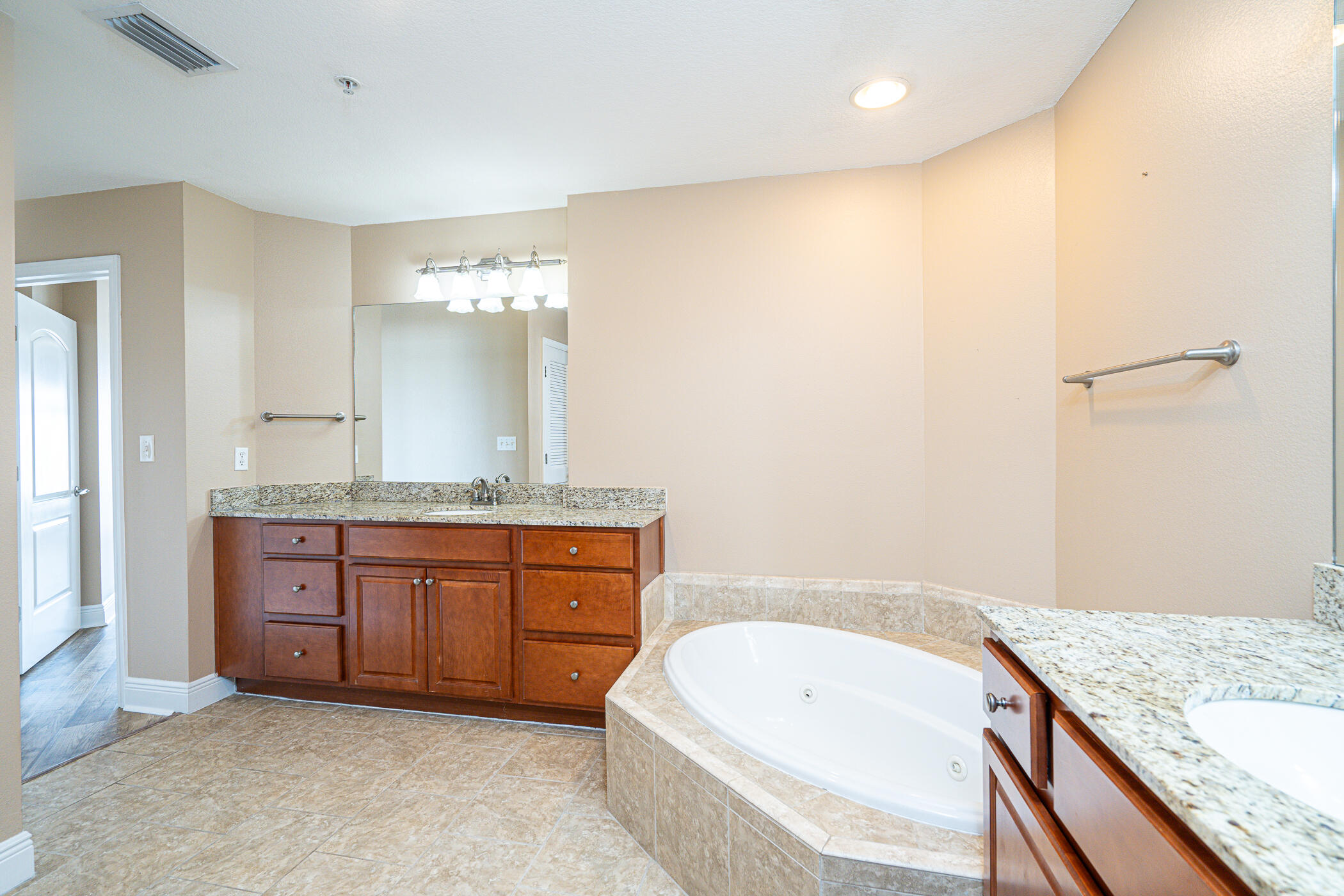 PRESIDIO YACHT CLUB - Residential