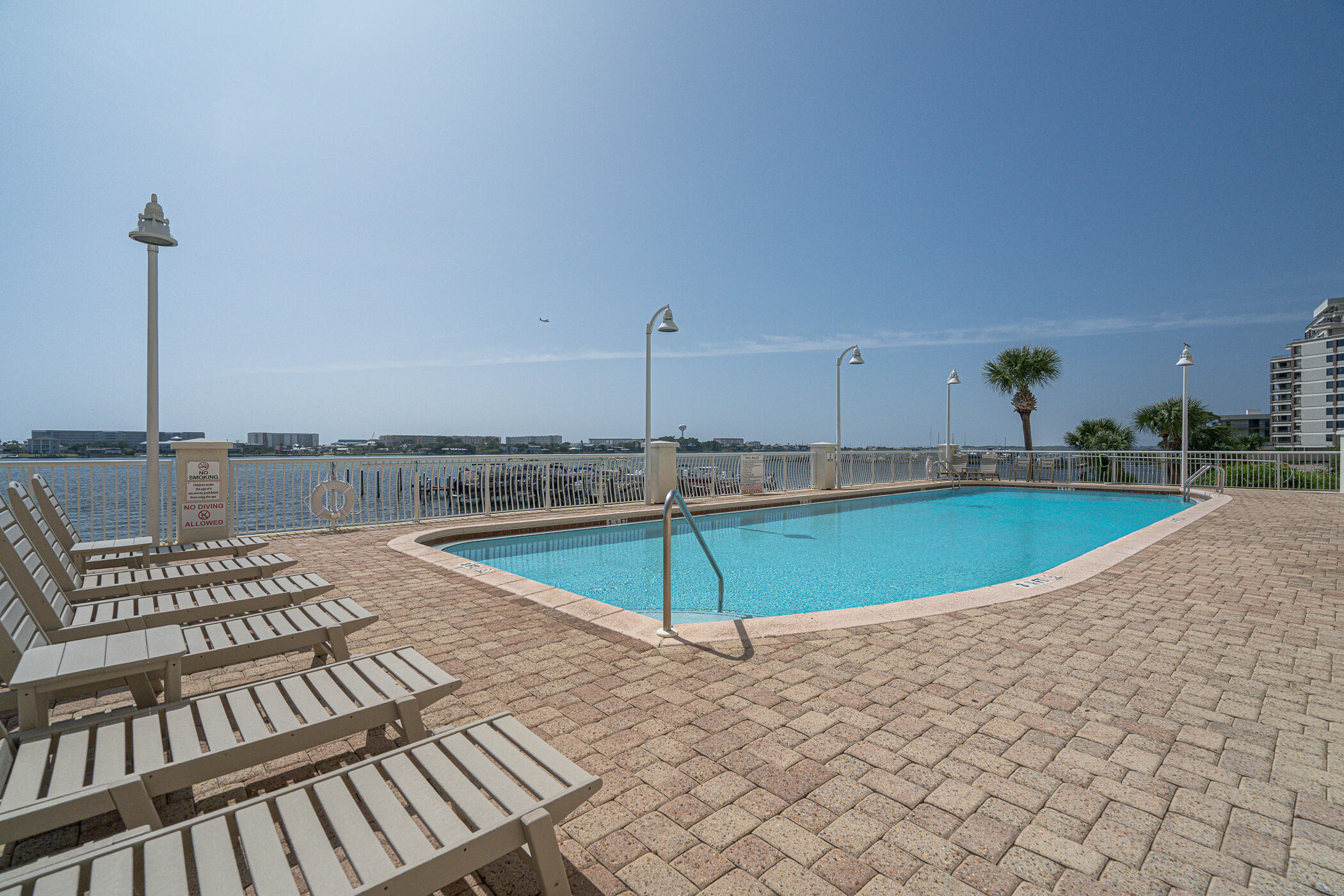 PRESIDIO YACHT CLUB - Residential