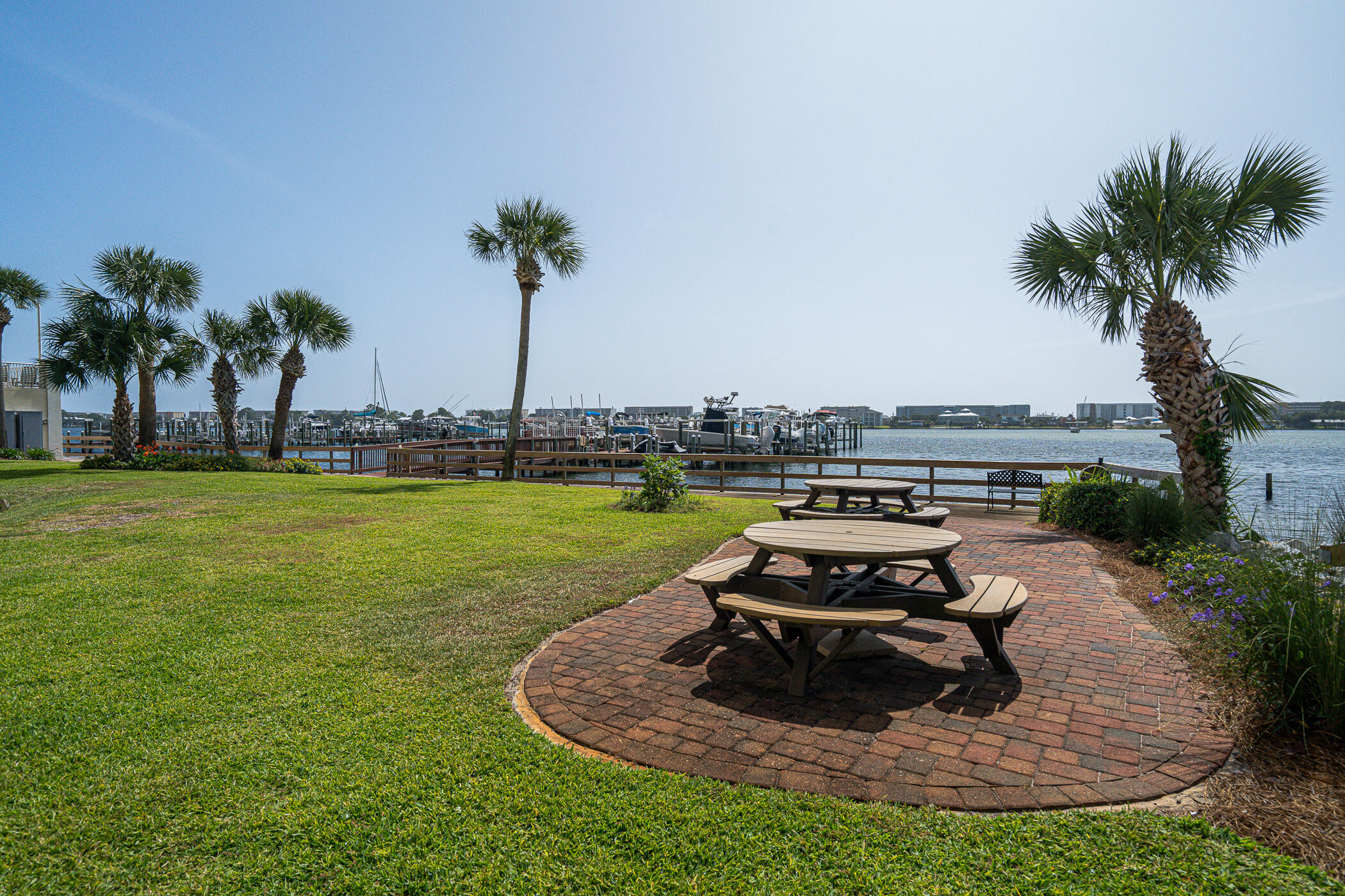 PRESIDIO YACHT CLUB - Residential