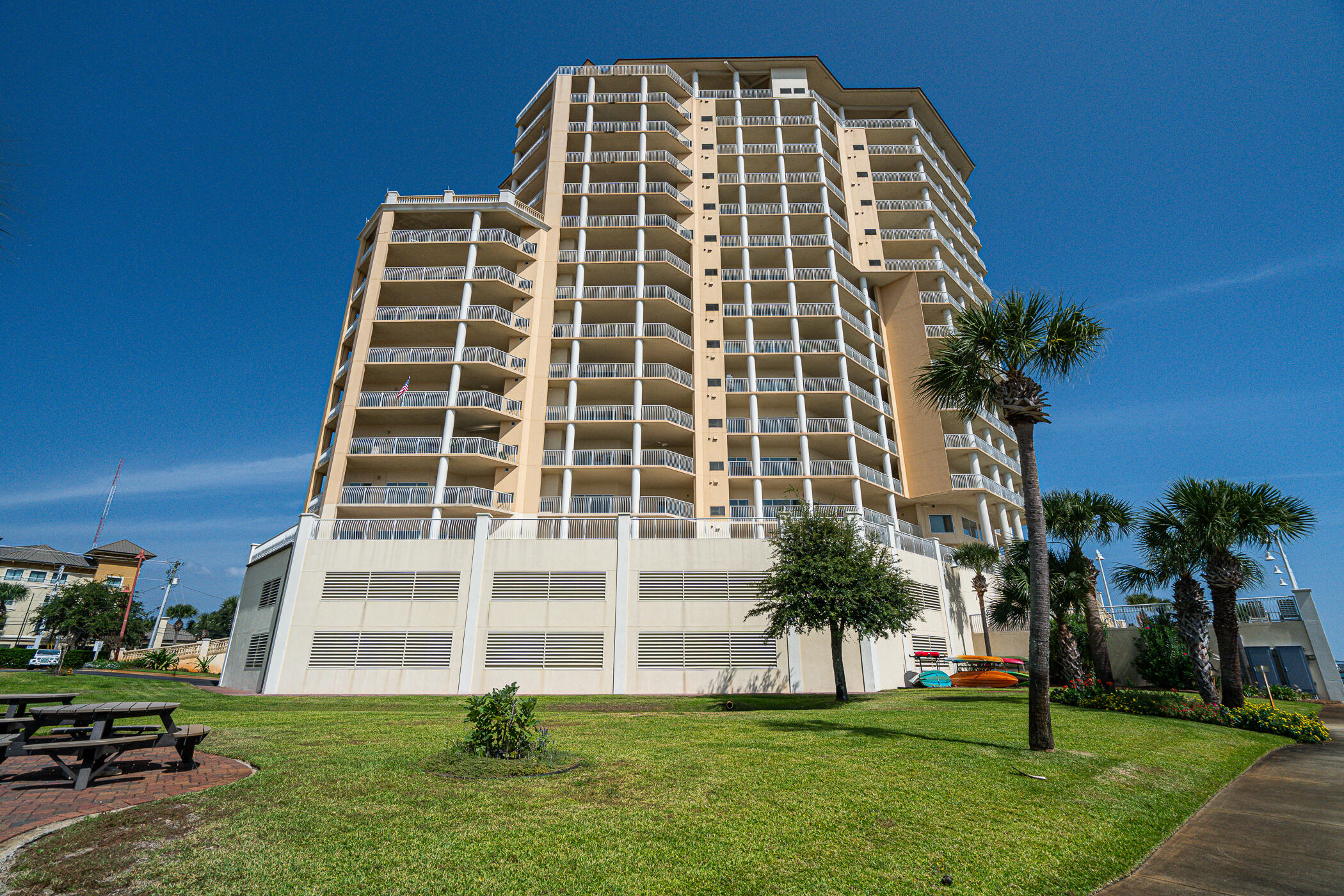 PRESIDIO YACHT CLUB - Residential