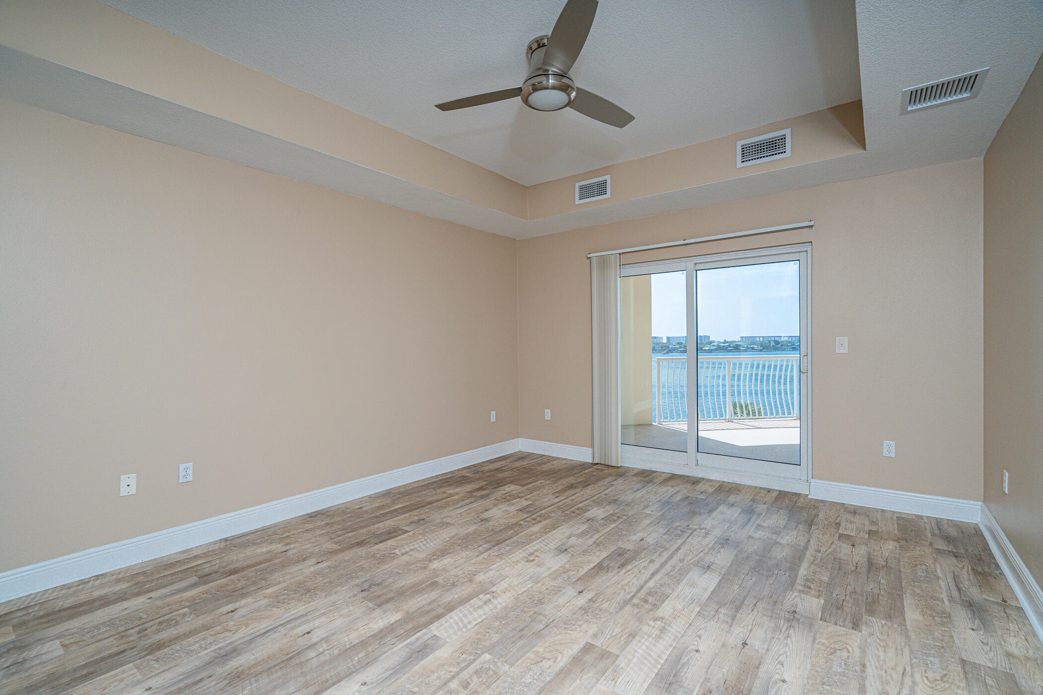 PRESIDIO YACHT CLUB - Residential