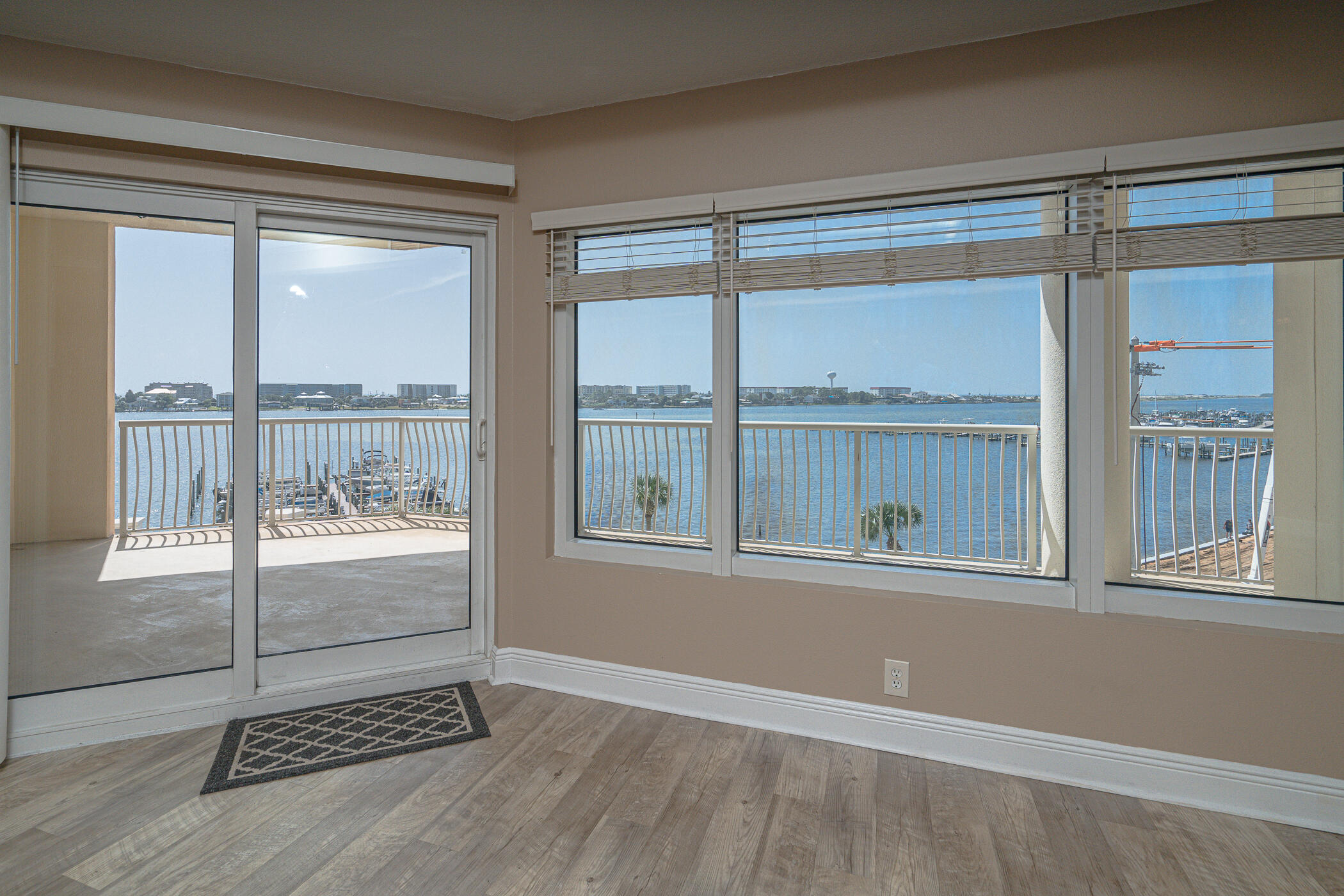 PRESIDIO YACHT CLUB - Residential