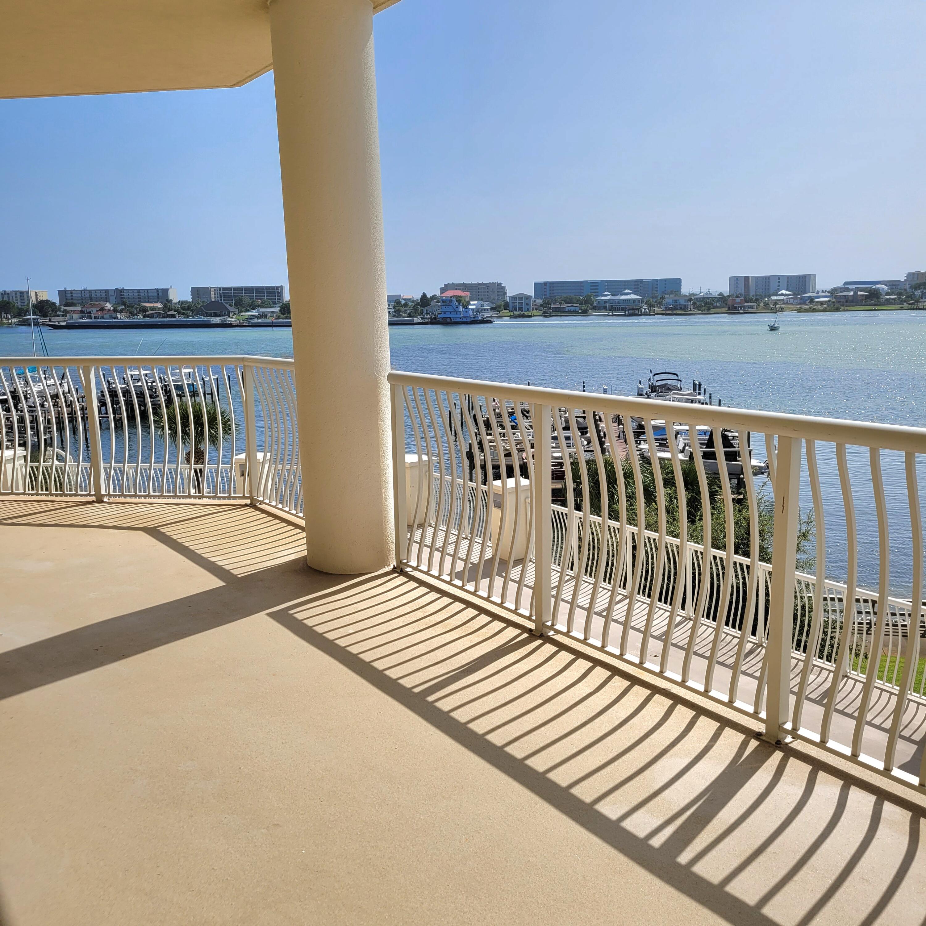 PRESIDIO YACHT CLUB - Residential