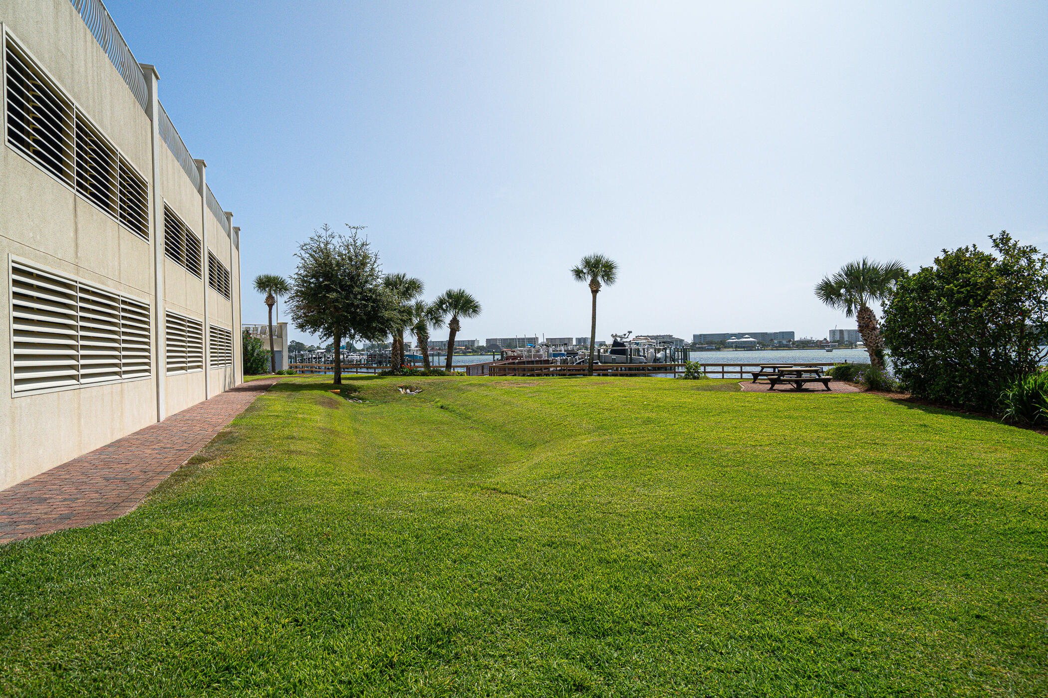 PRESIDIO YACHT CLUB - Residential