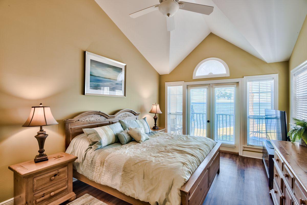 VANTAGE POINTE - Residential