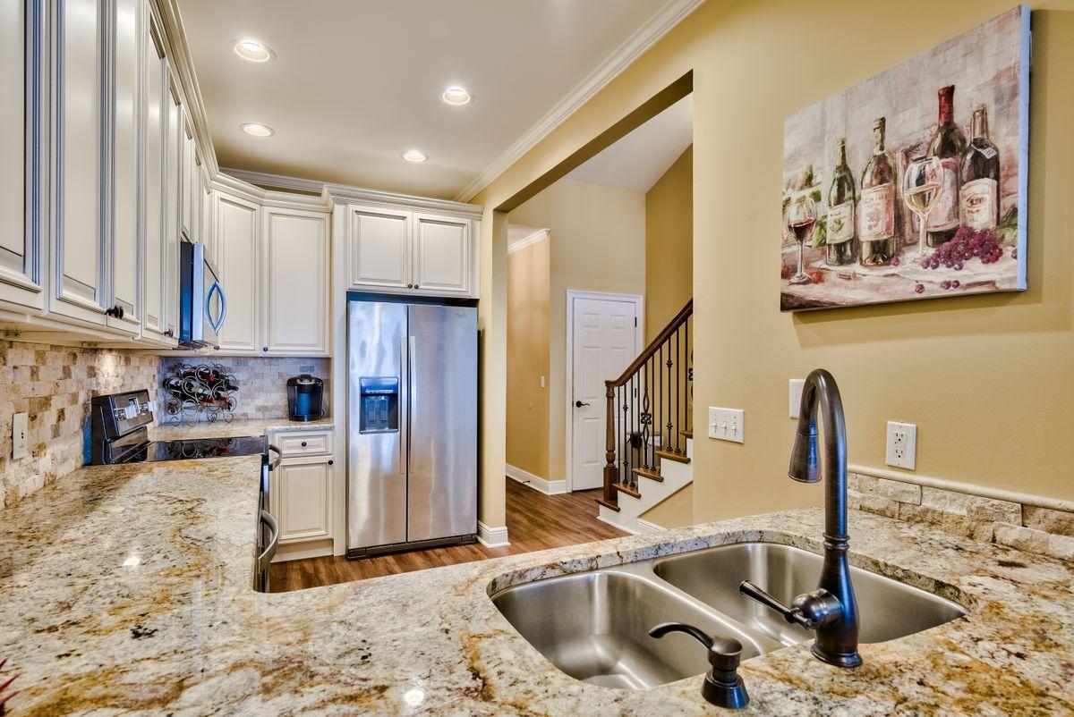 VANTAGE POINTE - Residential