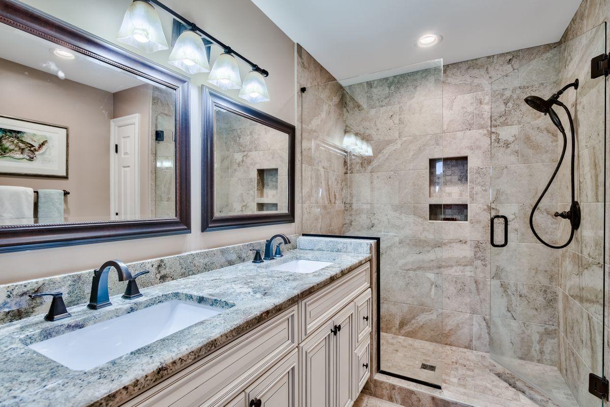 VANTAGE POINTE - Residential