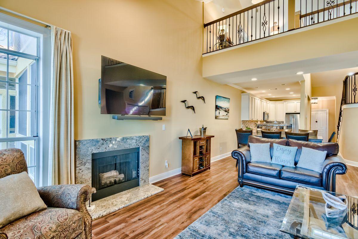 VANTAGE POINTE - Residential