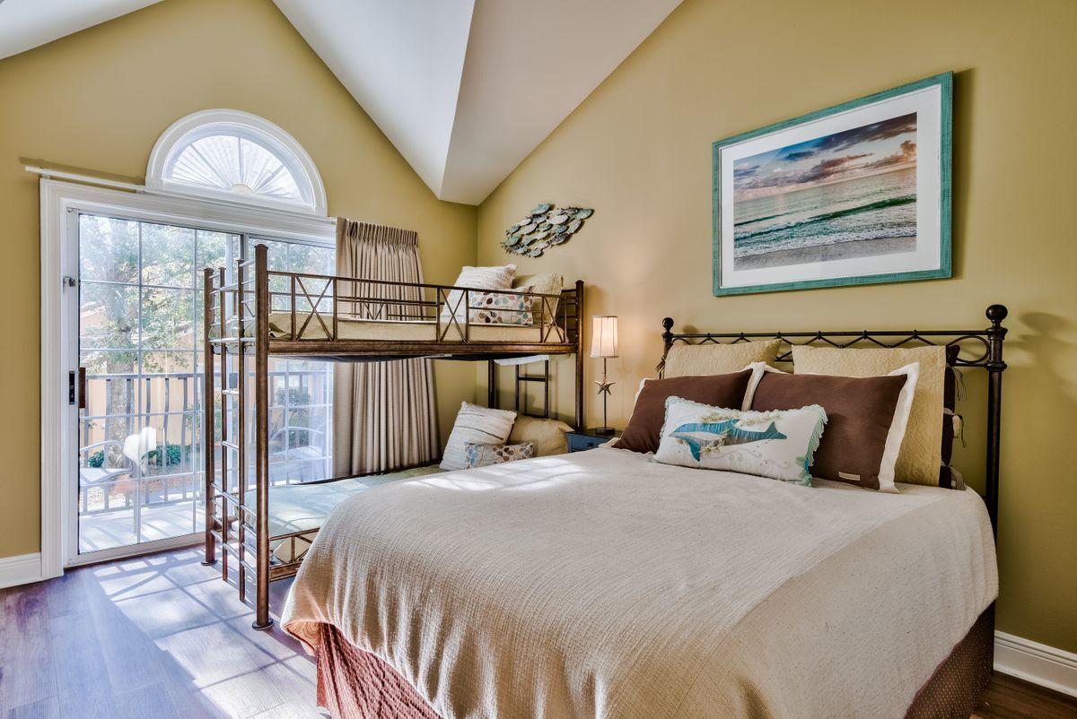 VANTAGE POINTE - Residential