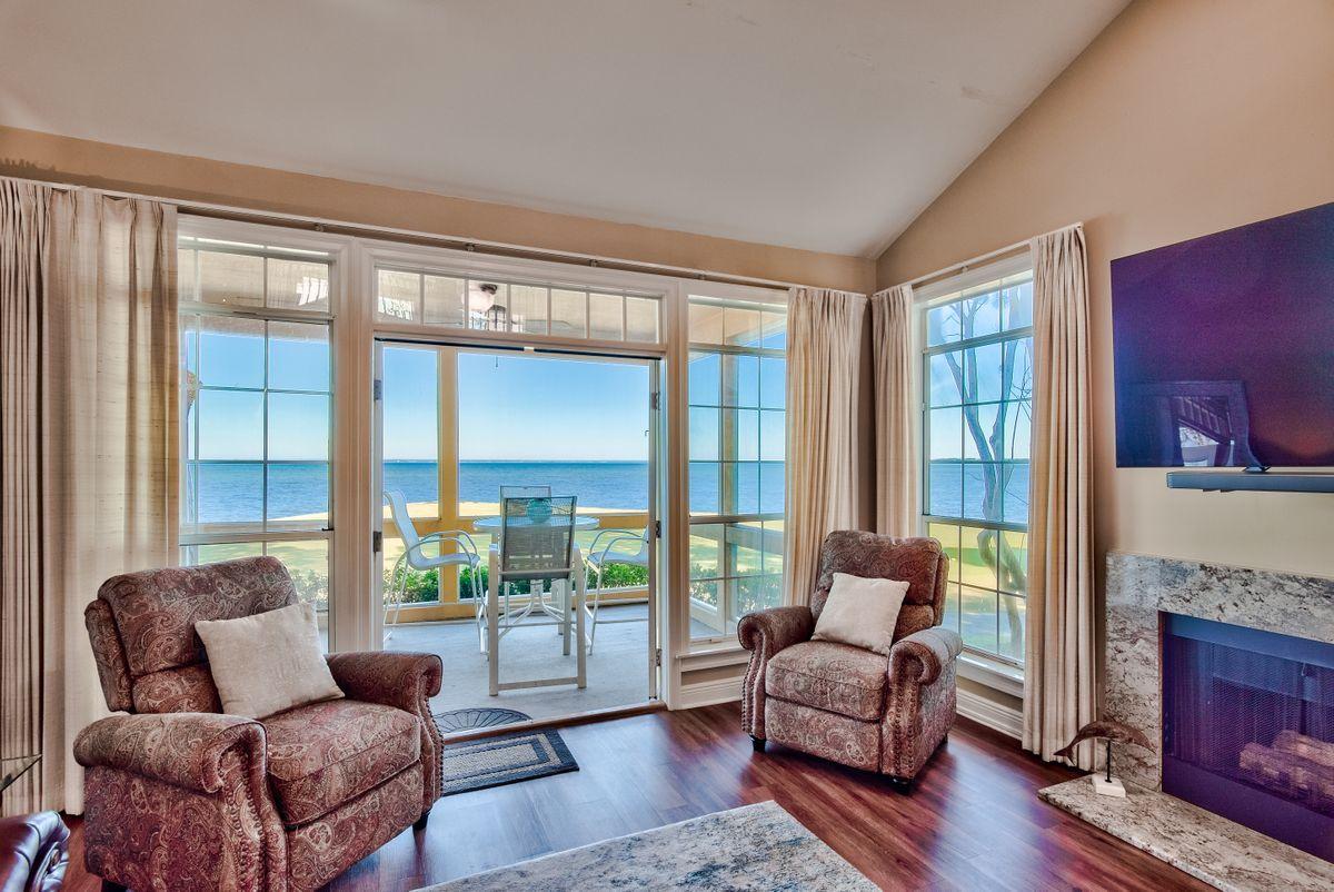 VANTAGE POINTE - Residential