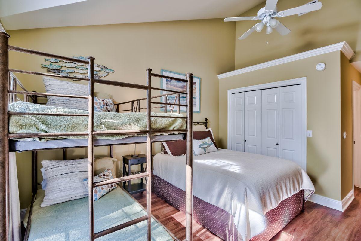 VANTAGE POINTE - Residential