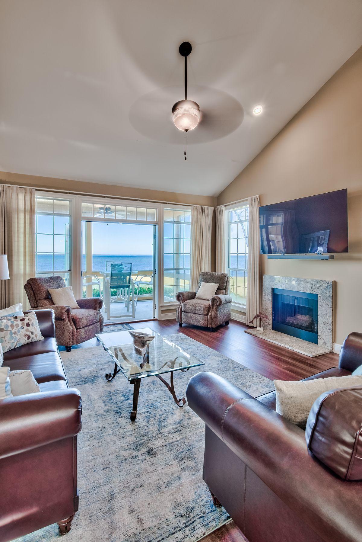 VANTAGE POINTE - Residential