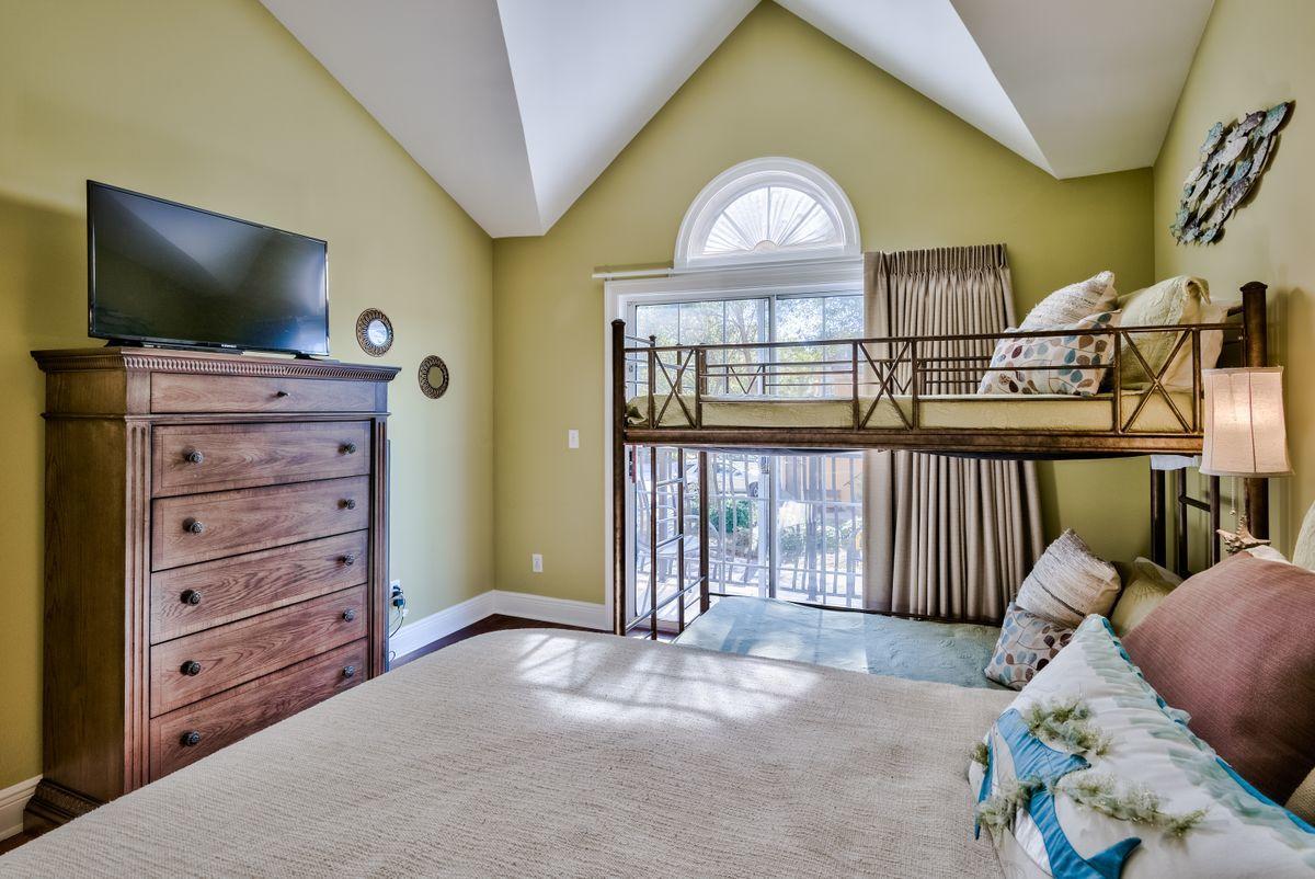 VANTAGE POINTE - Residential