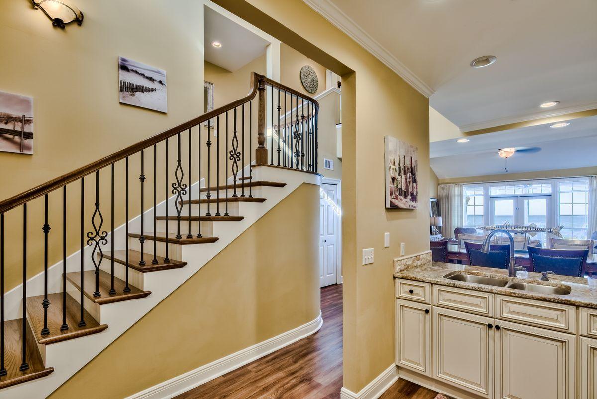 VANTAGE POINTE - Residential