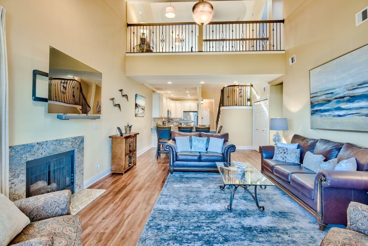 VANTAGE POINTE - Residential