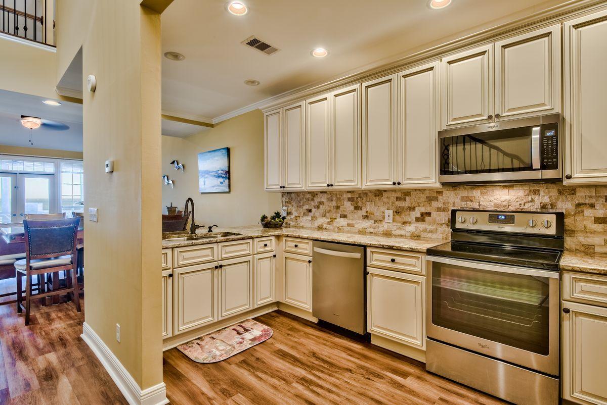 VANTAGE POINTE - Residential