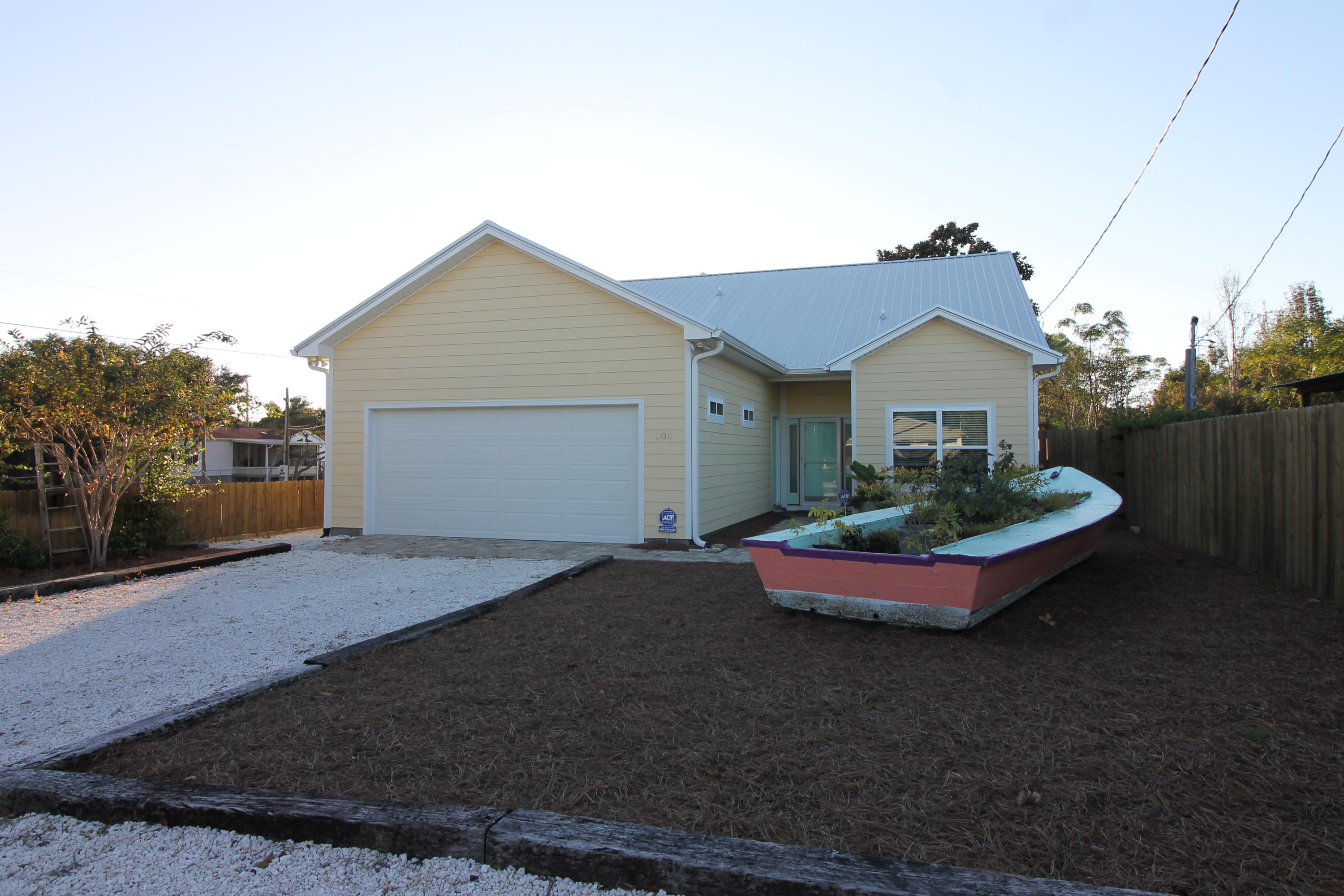 Laugna Beach - Residential