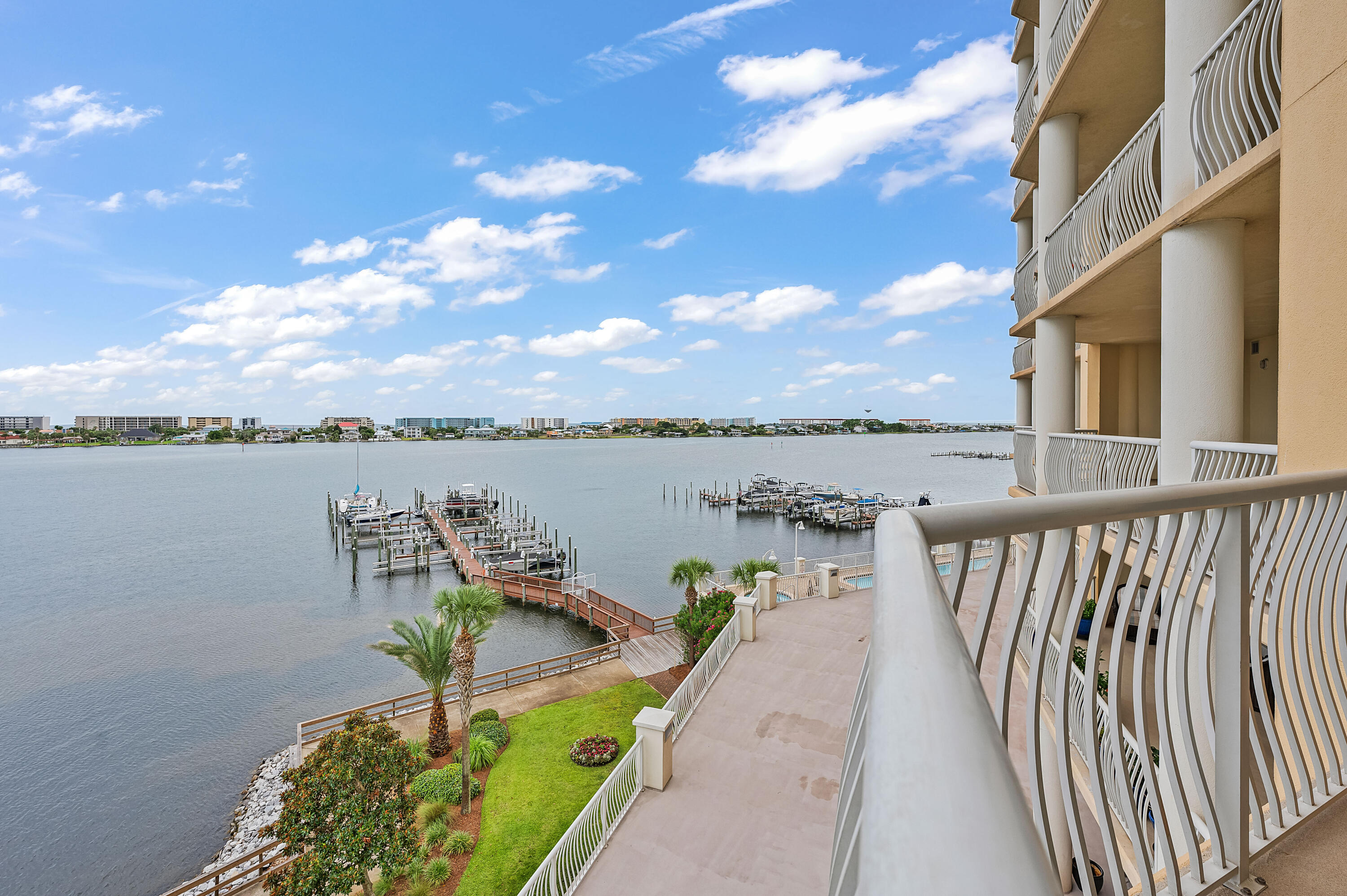 PRESIDIO YACHT CLUB - Residential