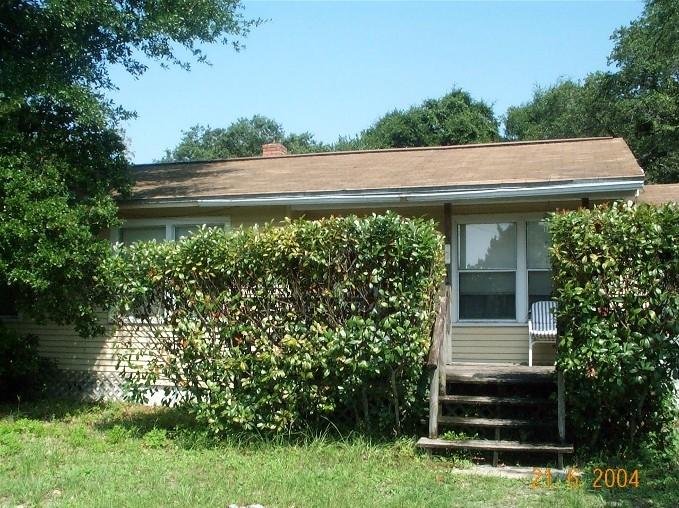 RANCH STYLE HOME WITH VINYL SIDING NEW CABINETS AND REFERBRED HARDWOOD FLOORS AND VIYLN PLANK FLOORING, FRESH PAINT, AND DOUBLE PANED WINDOWS. STOVE/GAS. GAS HOT WATER HEATER. CENTRAL HEAT AND AIR. FENCED BACK YARD. PETS ACCEPTED ONLY WITH PERFECT CREDIT AND NON REFUNABLE PET DEPOSIT THIS NEWLY RENIVATED HOME IS GOING TO GO FAST. SO CALL THE OFFICE TODAY TO SET UP A SHOWING! AVAILABLE FOR MOVE IN NOVEMBER 1ST!!