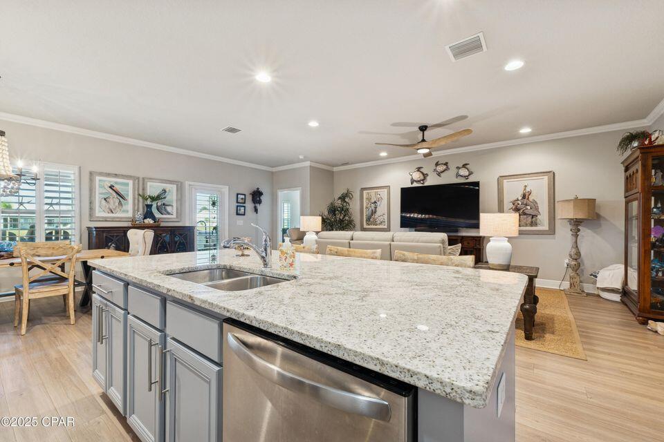 MOONRAKER SHORES - Residential