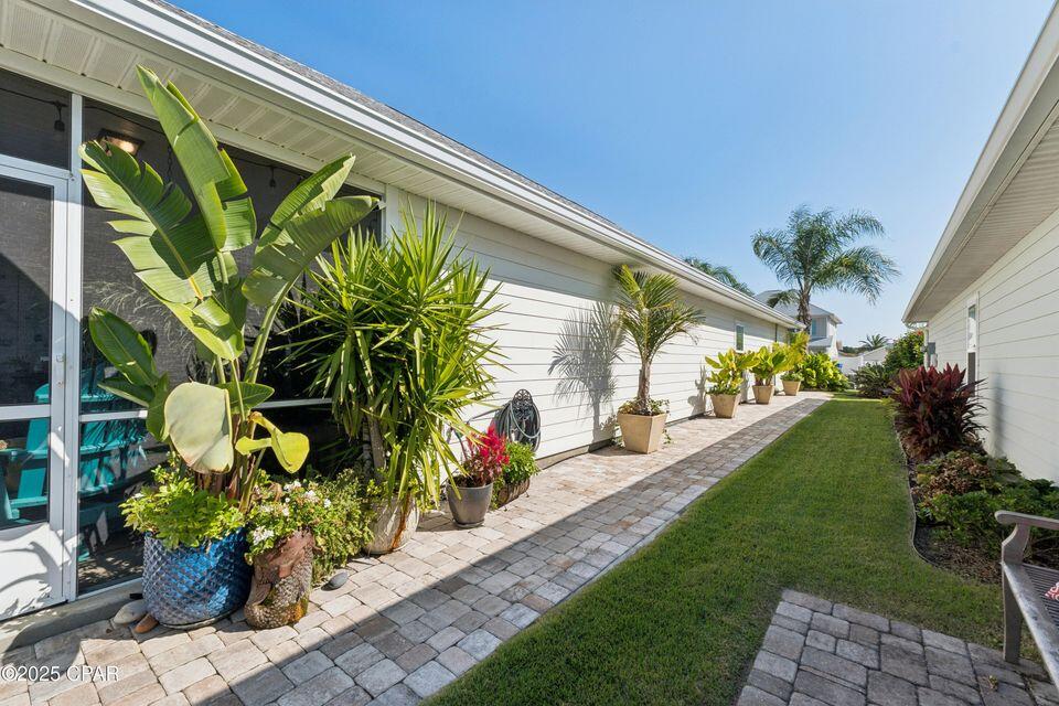 MOONRAKER SHORES - Residential