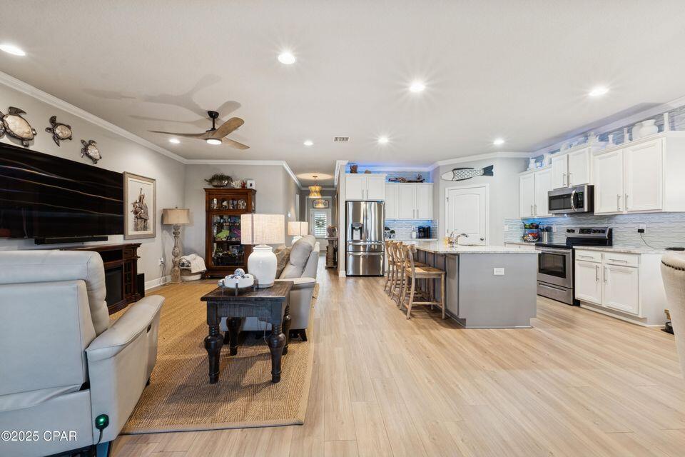 MOONRAKER SHORES - Residential