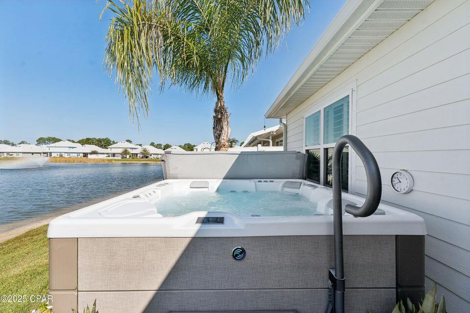 MOONRAKER SHORES - Residential