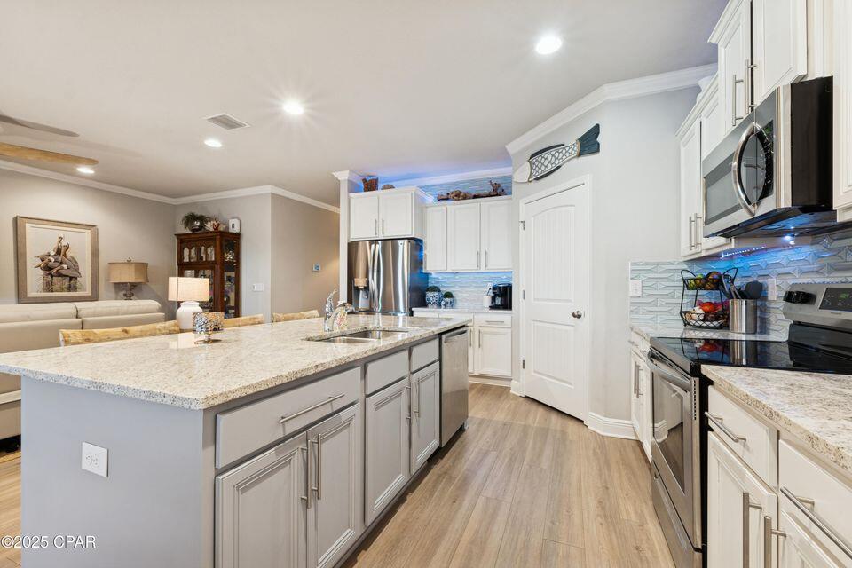 MOONRAKER SHORES - Residential