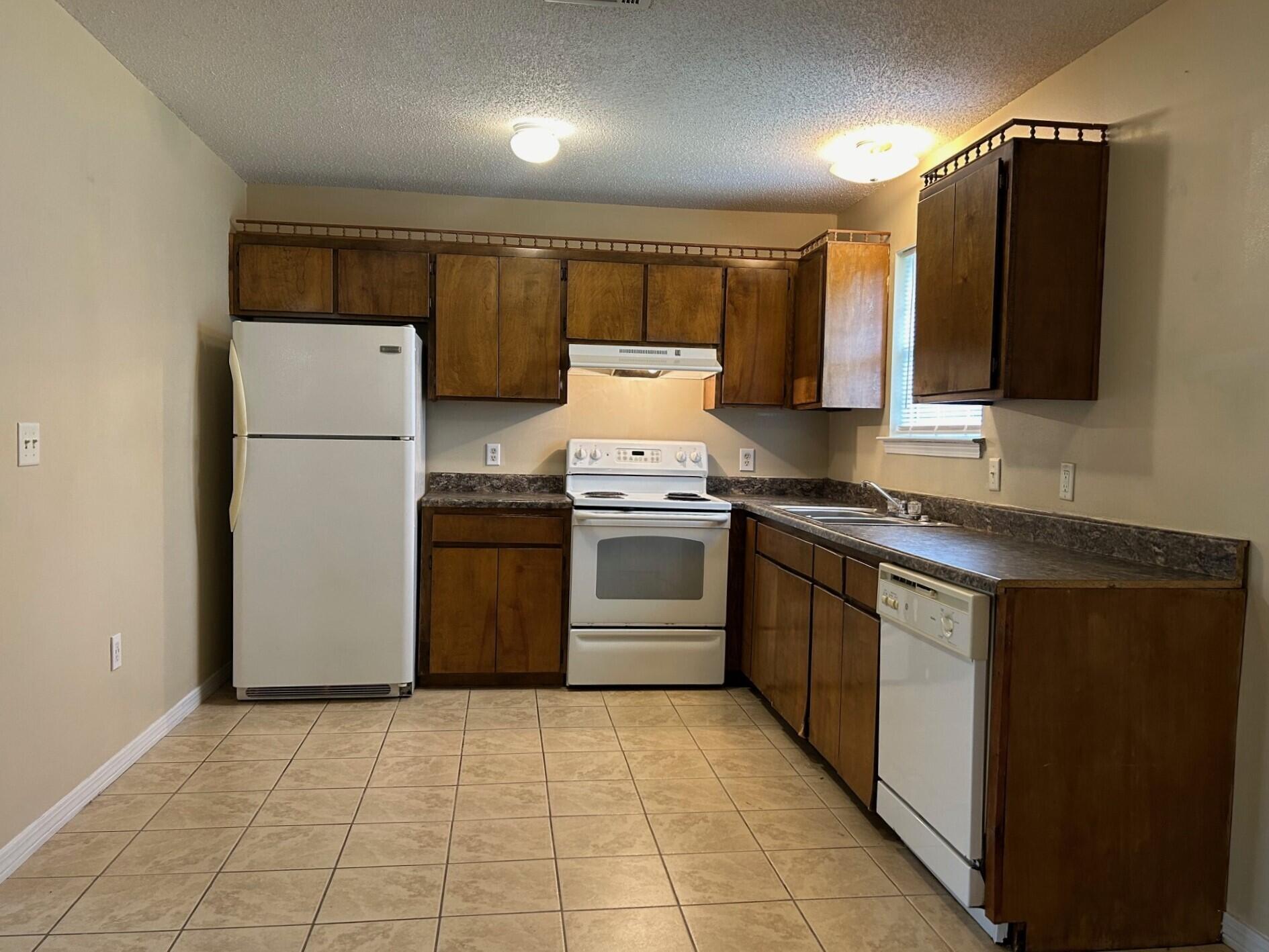 HIDDEN GLEN - Residential Lease