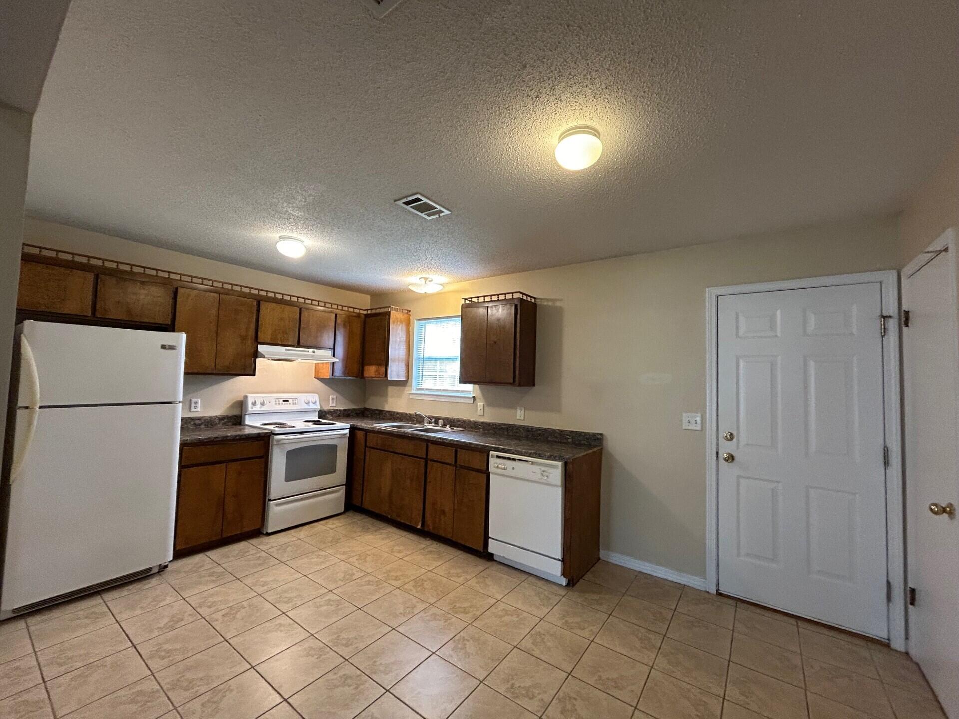HIDDEN GLEN - Residential Lease