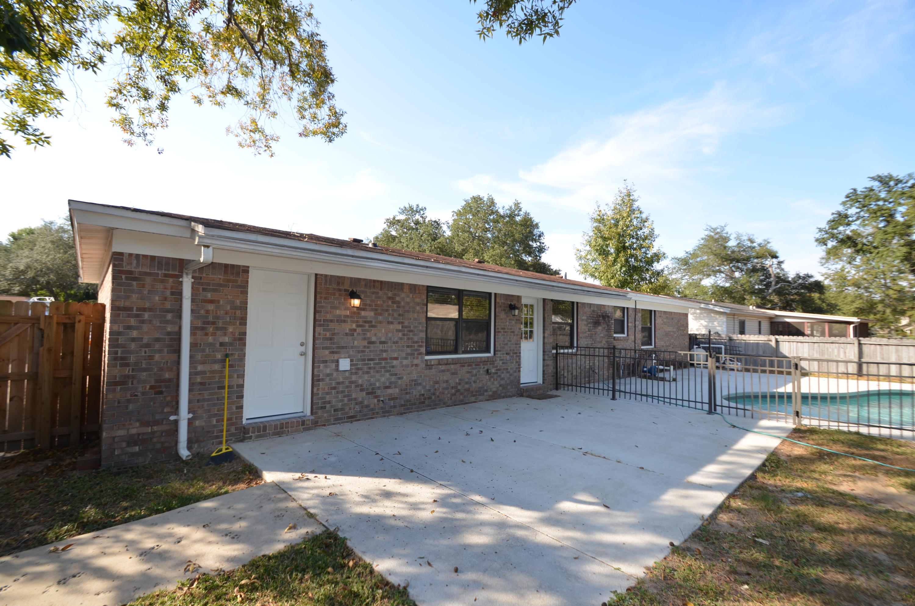 PORT DIXIE - Residential Lease