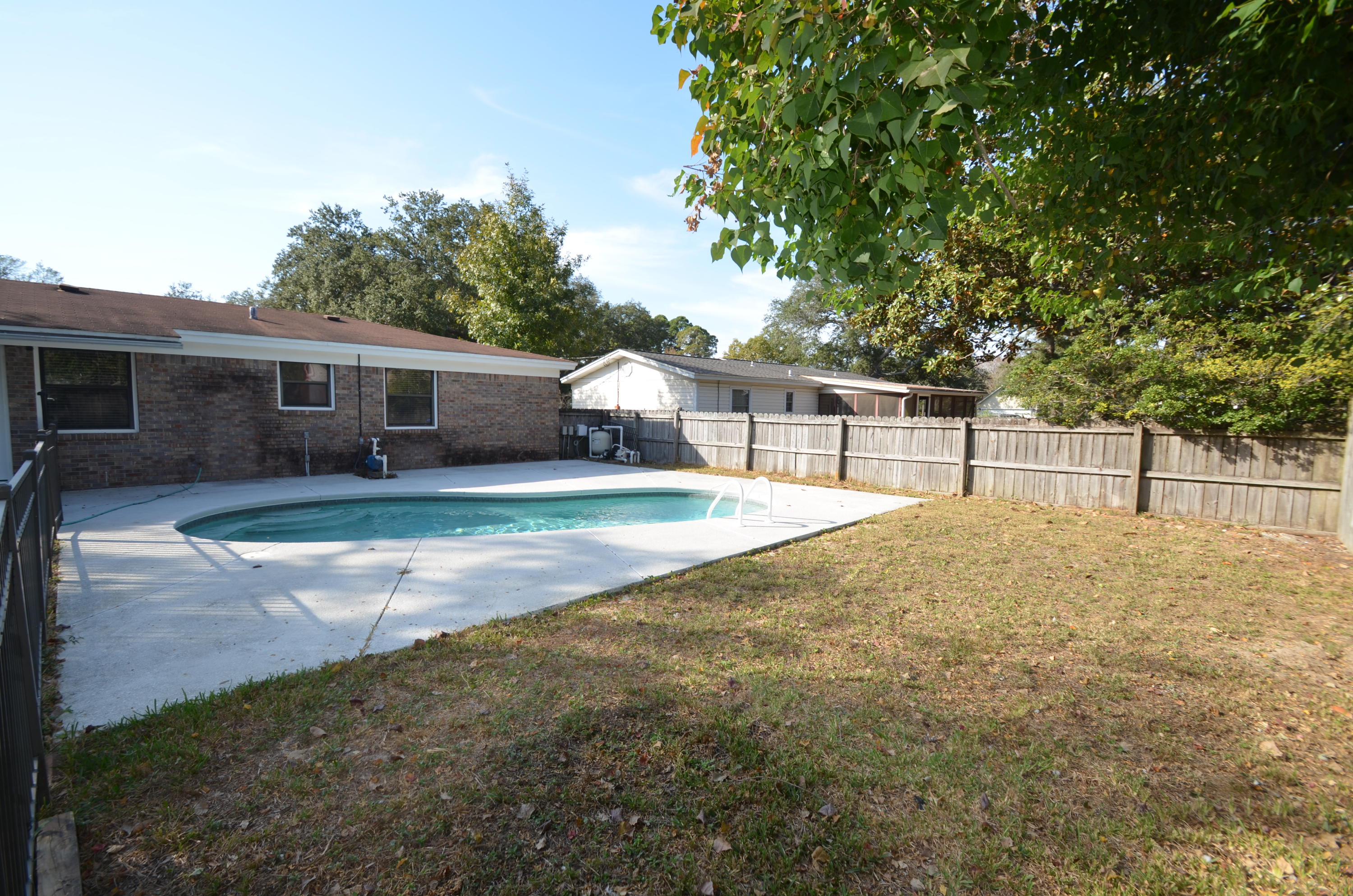 PORT DIXIE - Residential Lease