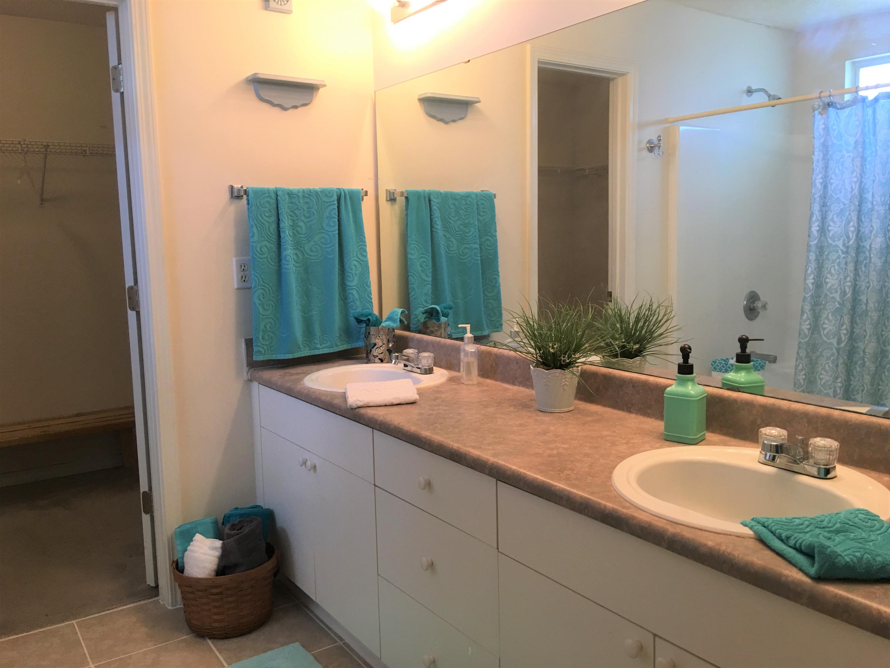 COUNTRYVIEW ESTATES 8TH ADDN - Residential