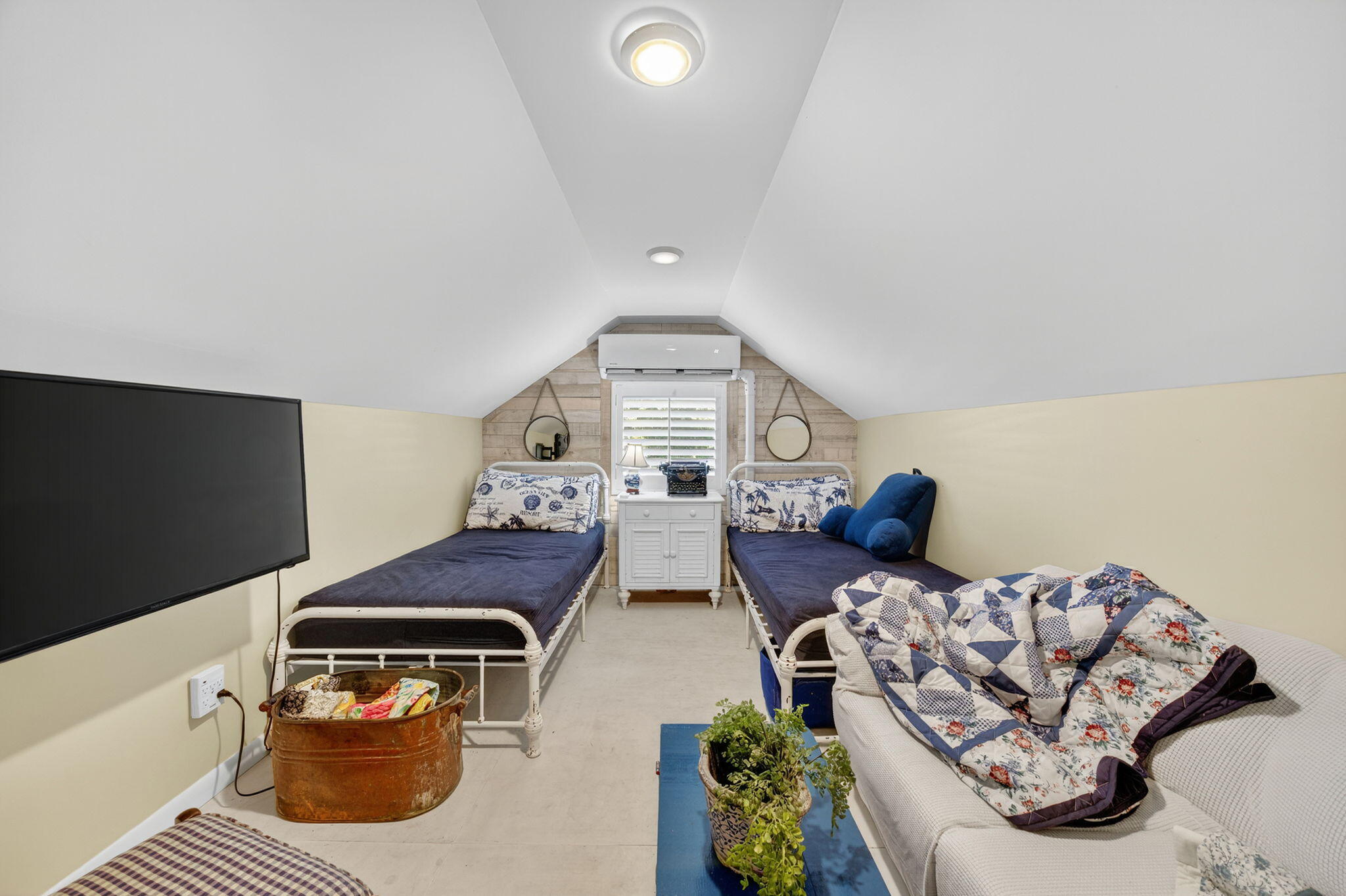 LINKSIDE VILLAGE UNIT 1 - Residential
