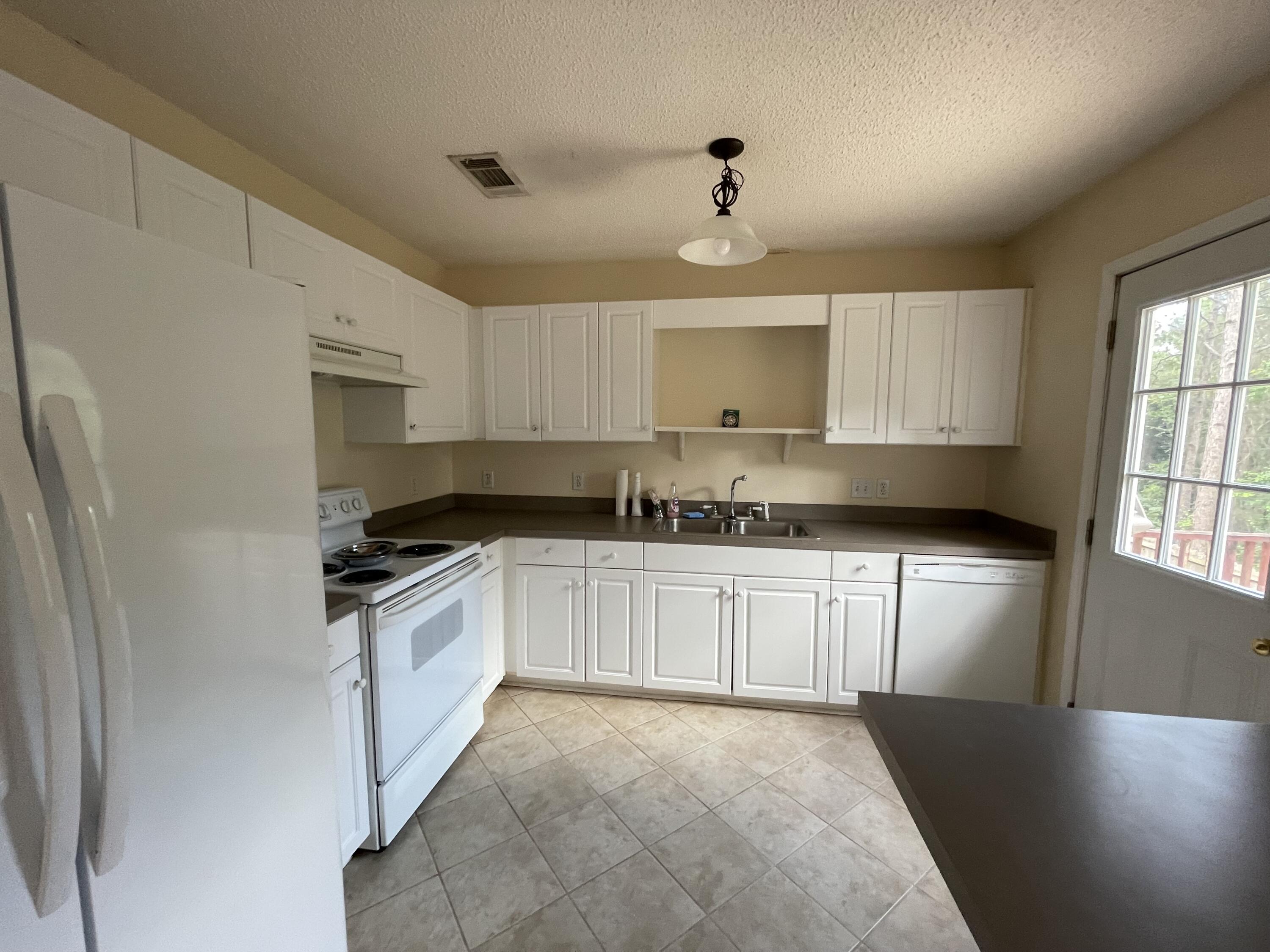 COUNTRYVIEW ESTATES 4TH ADDN PH 4 - Residential Lease