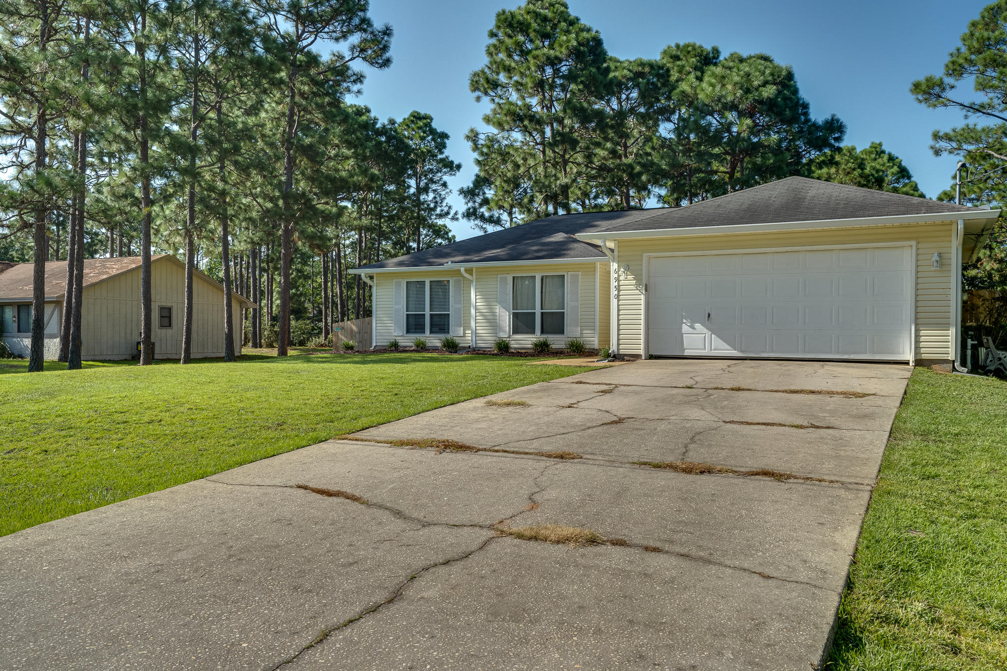 HOLLEY BY THE SEA - Residential