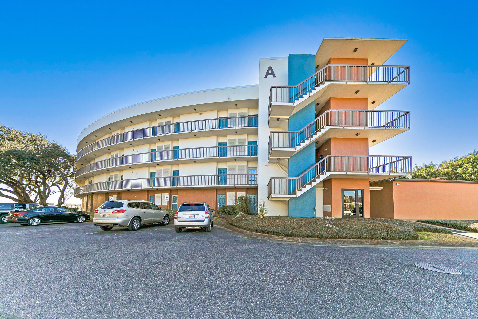 PIRATES BAY PH 1 - Residential