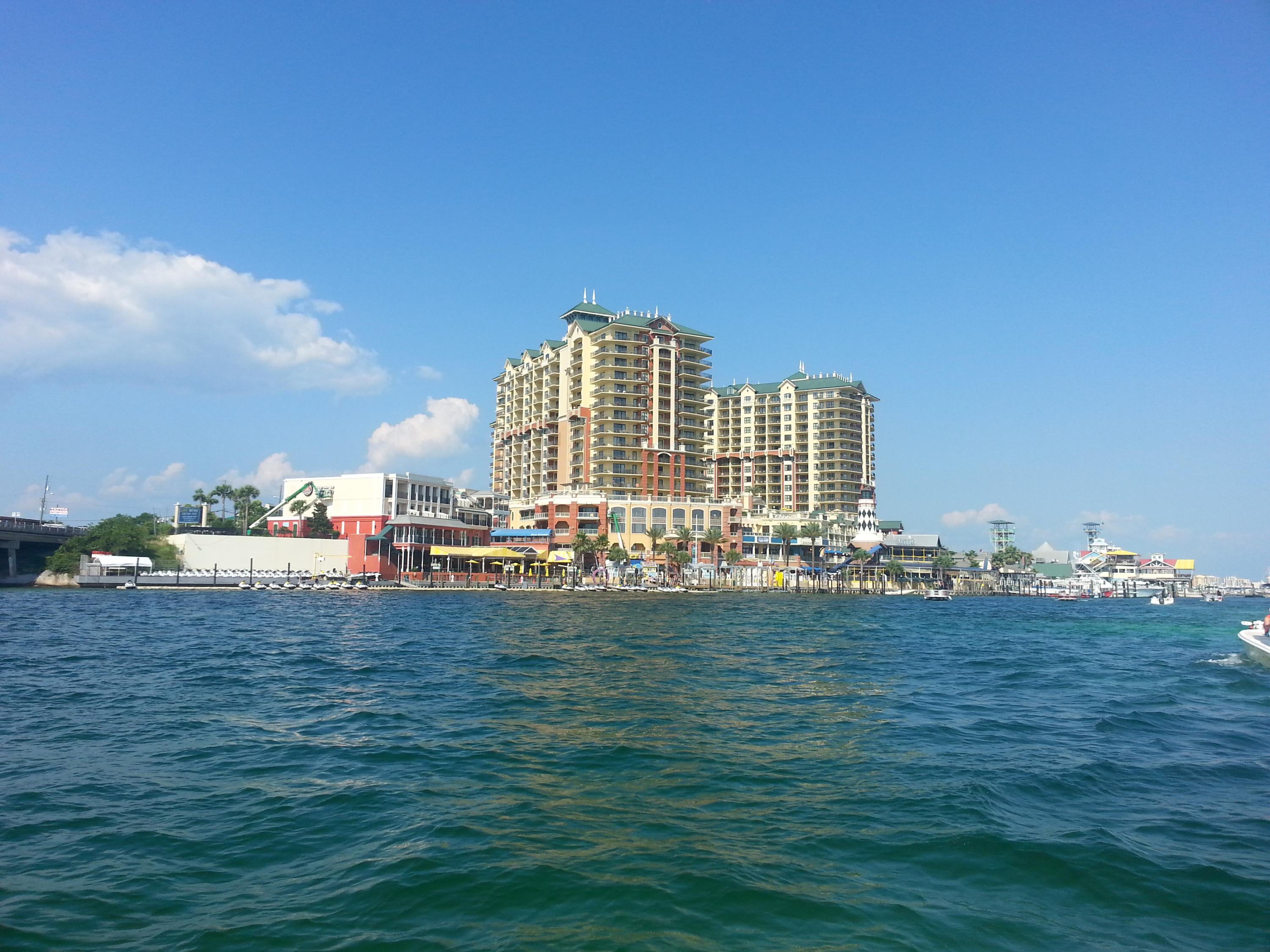 EMERALD GRANDE - Residential