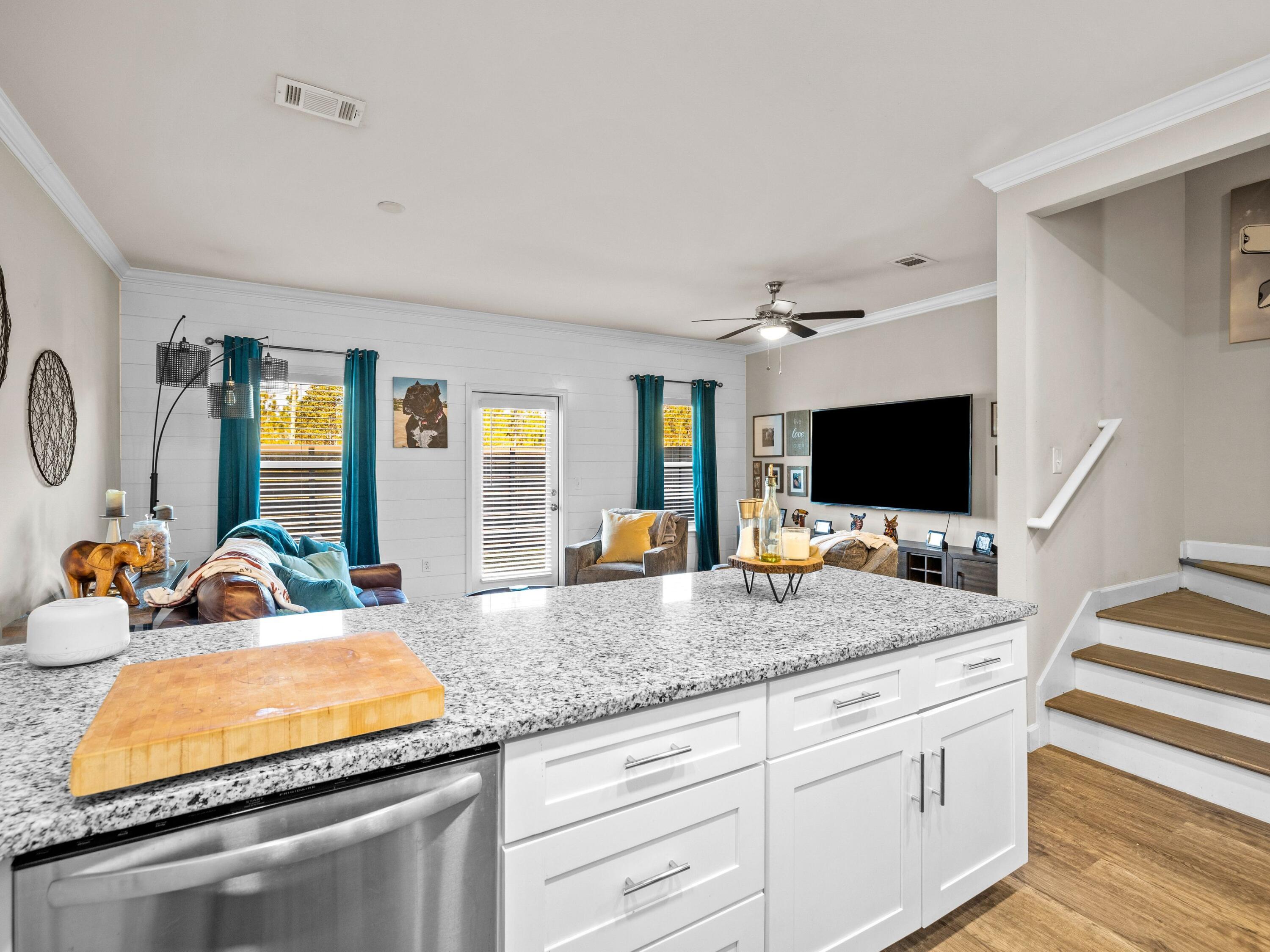 STABLE LANES - Residential