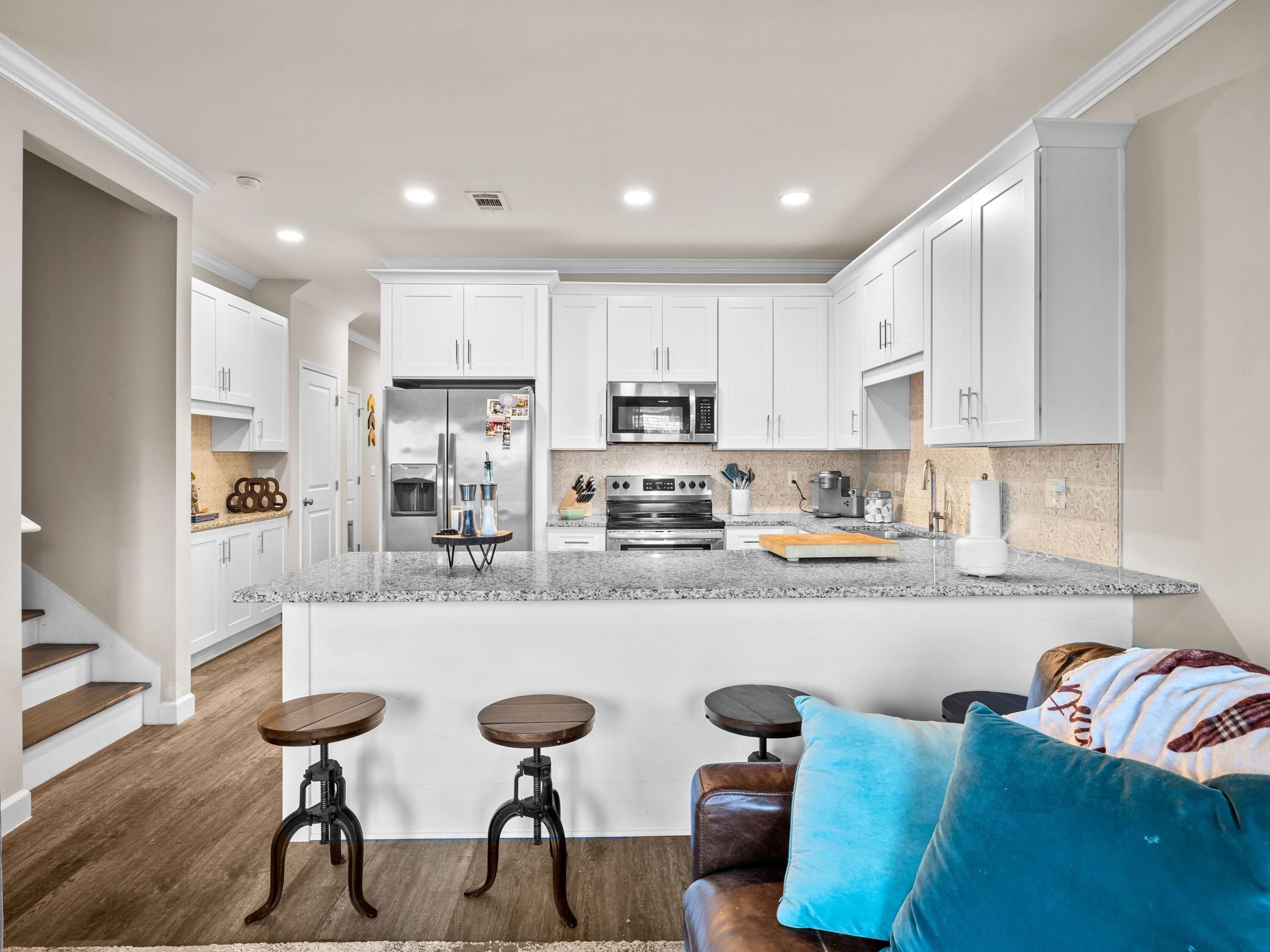 STABLE LANES - Residential