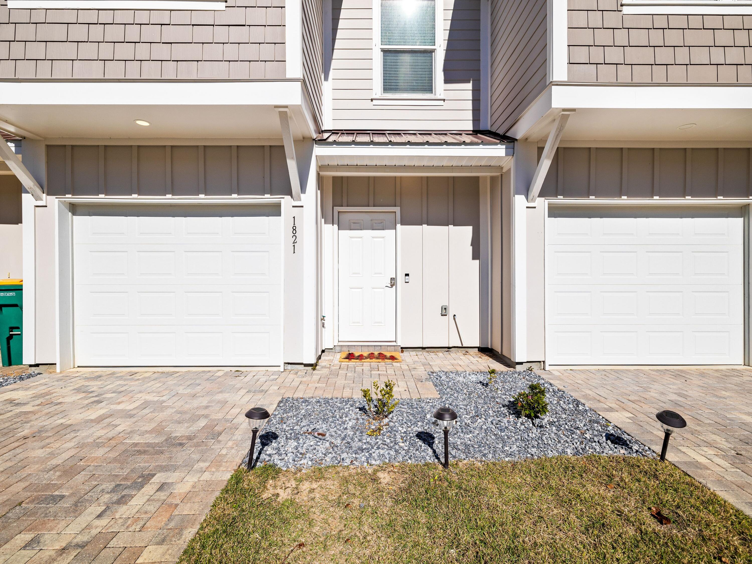 STABLE LANES - Residential