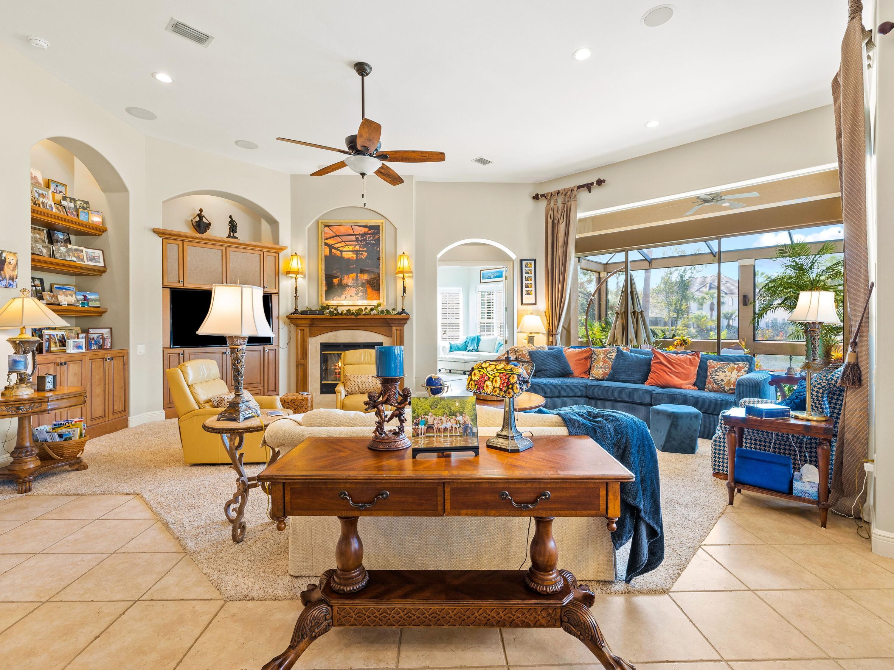 REGATTA BAY - Residential