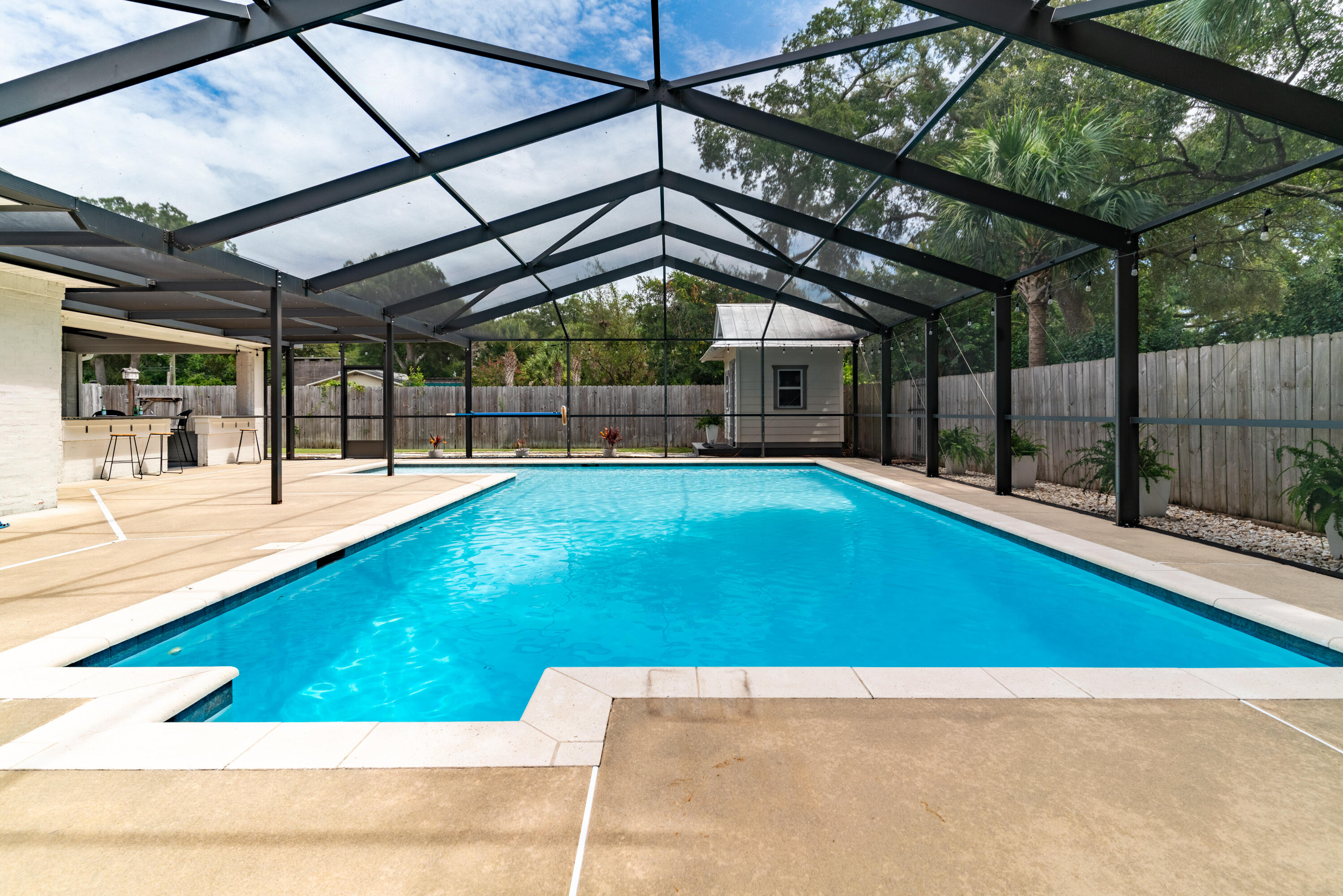 ELLIOTTS POINT - Residential