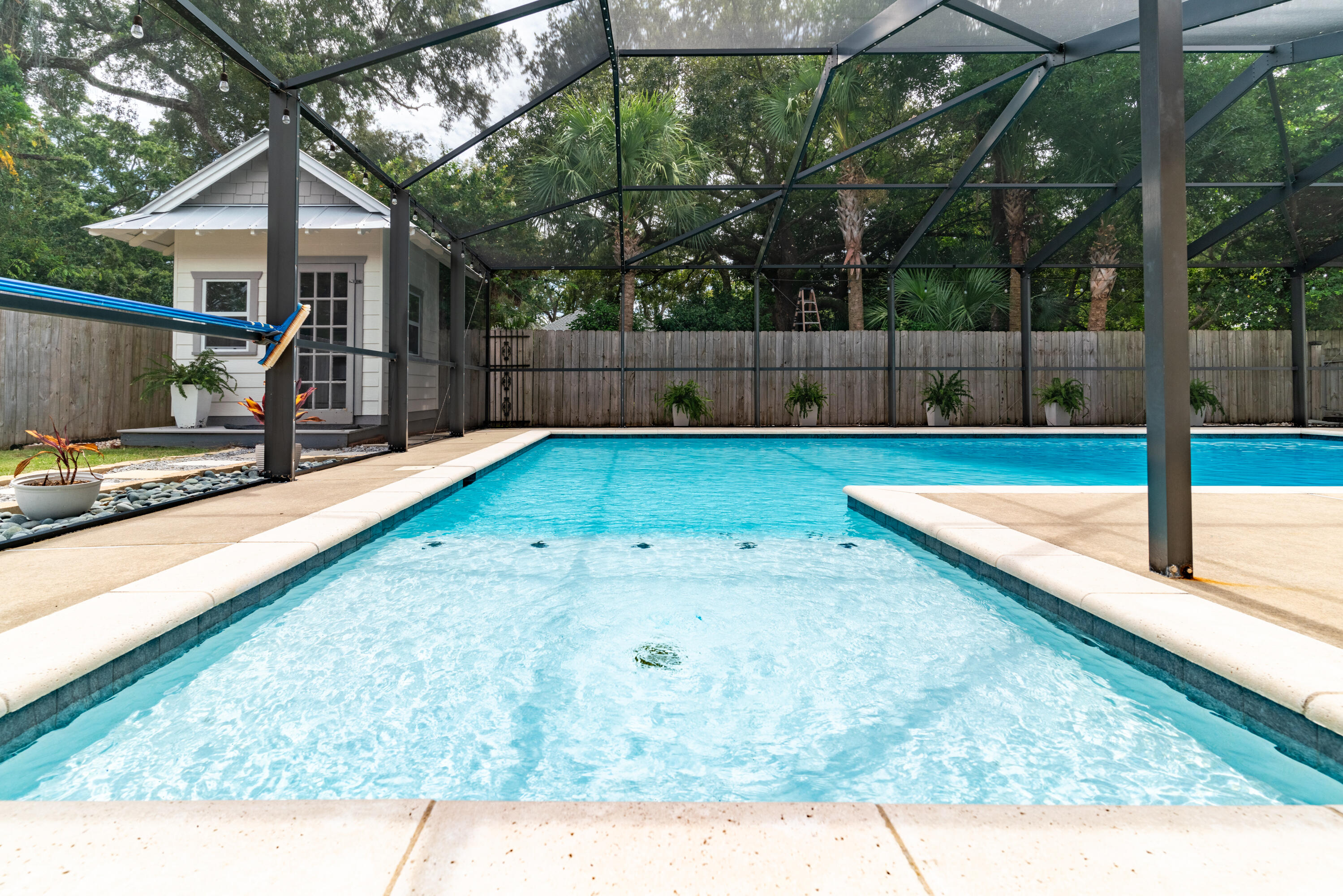 ELLIOTTS POINT - Residential