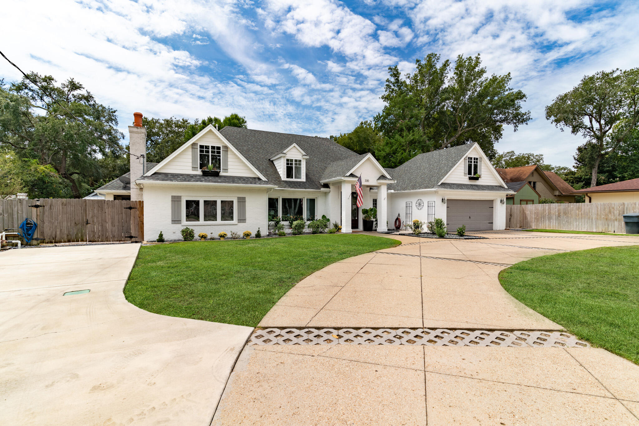 ELLIOTTS POINT - Residential