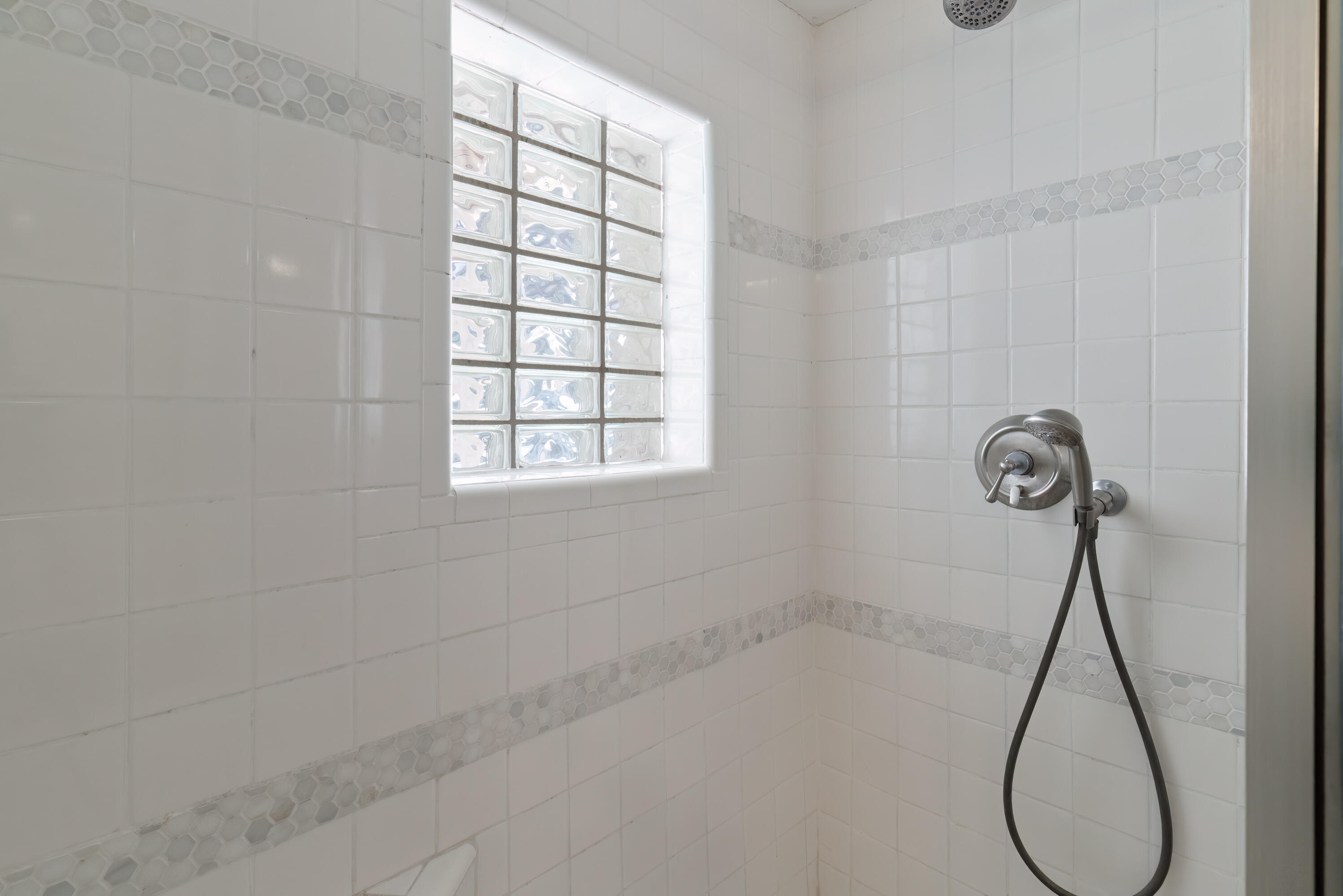 ELLIOTTS POINT - Residential