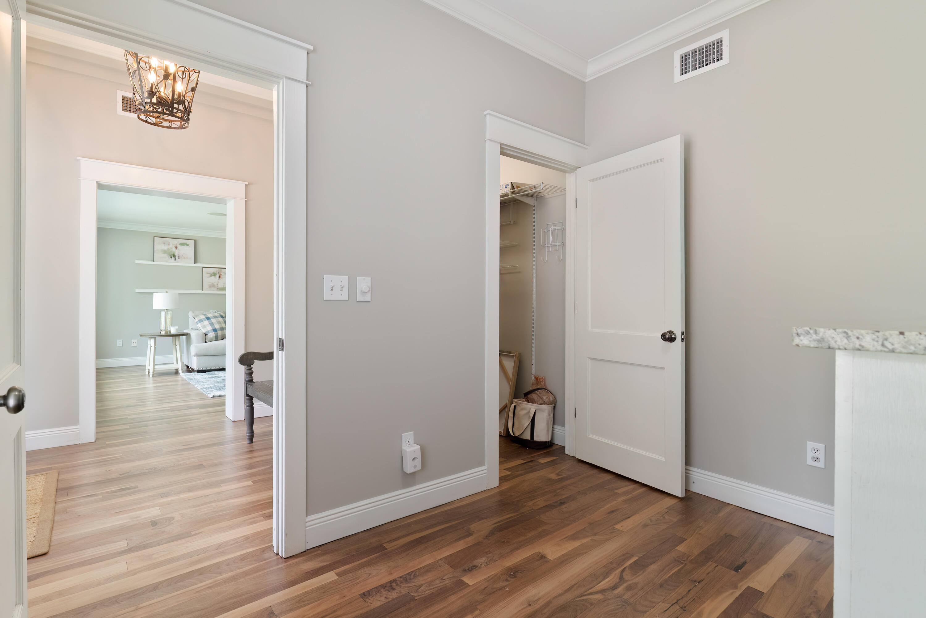 ELLIOTTS POINT - Residential