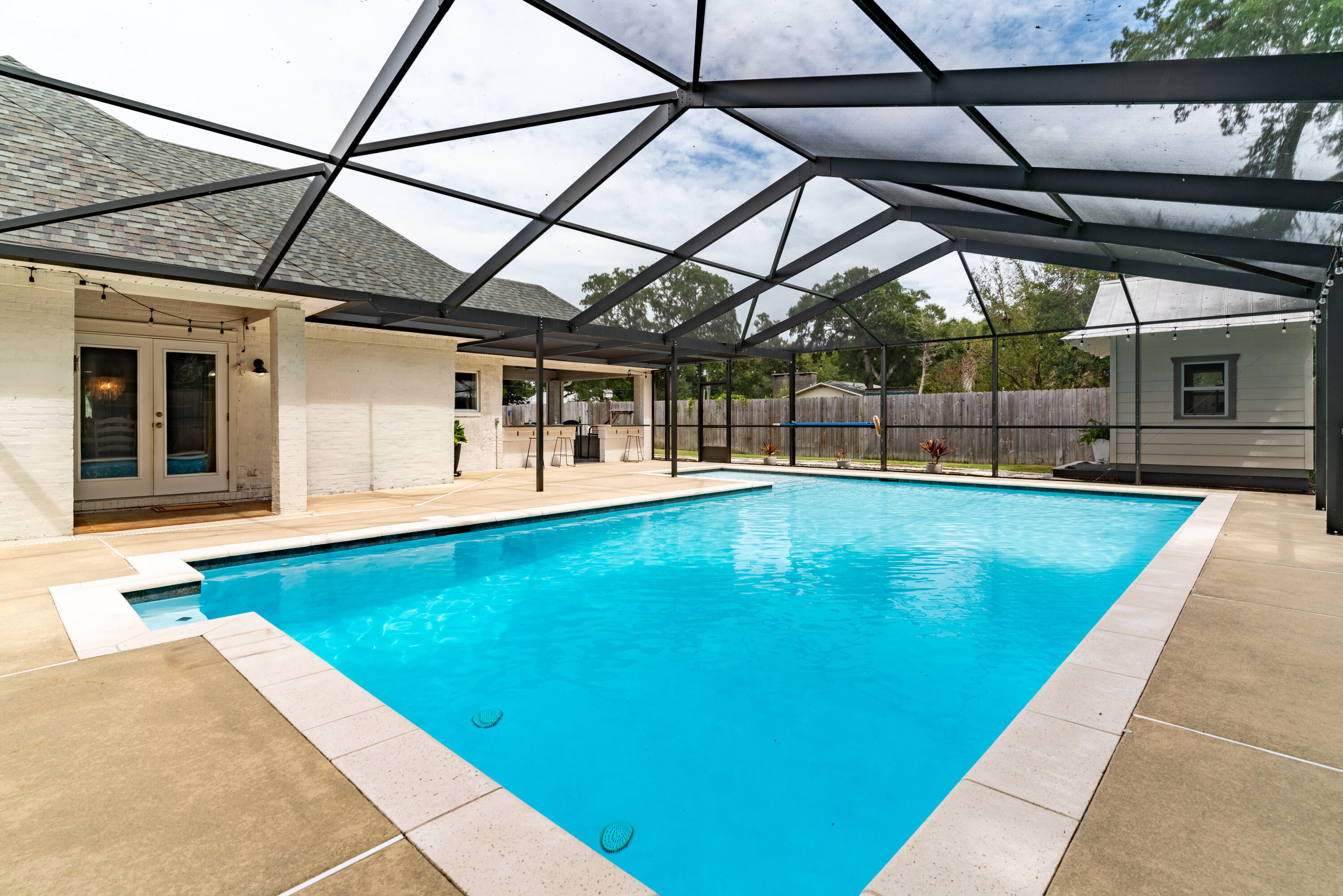 ELLIOTTS POINT - Residential