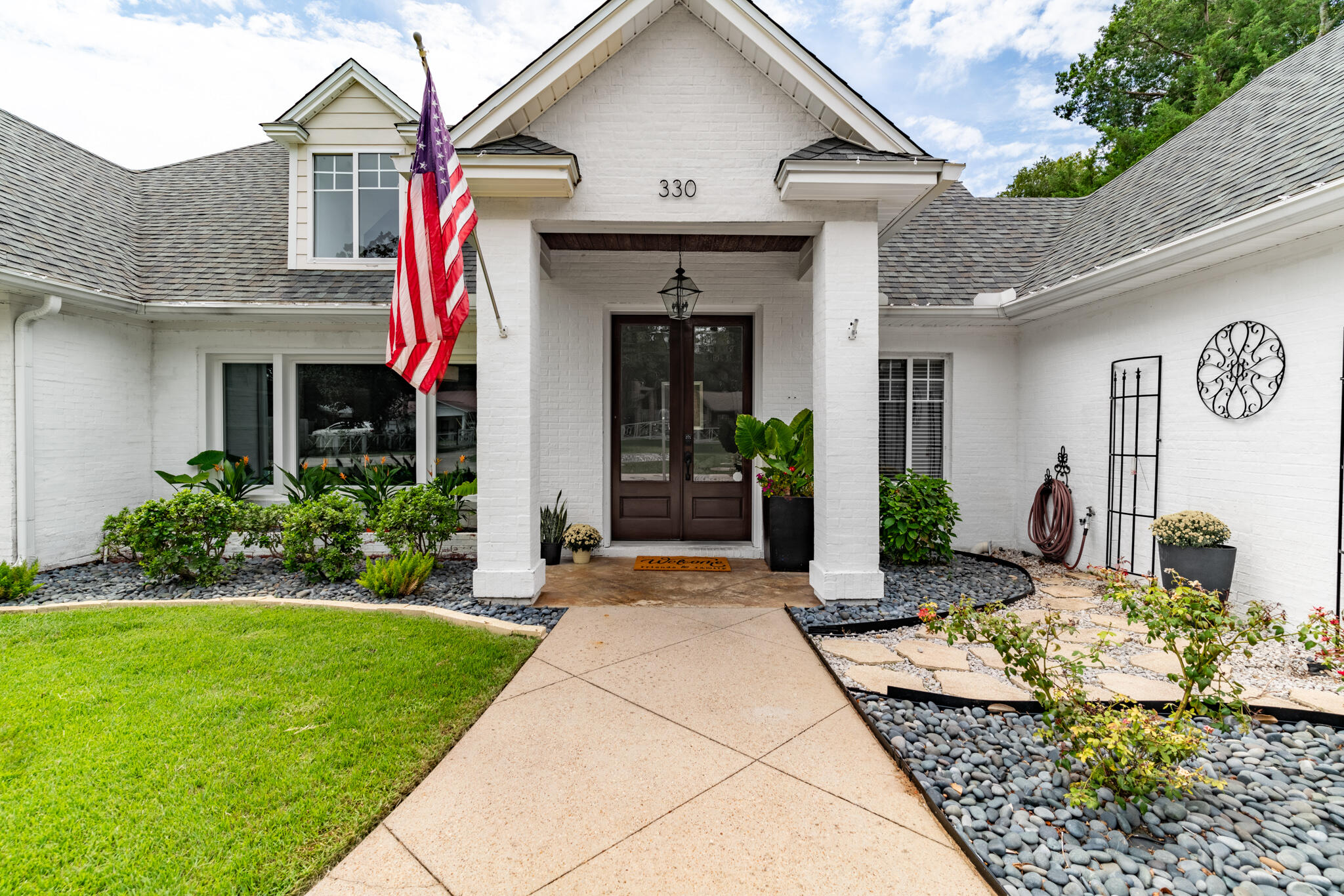 ELLIOTTS POINT - Residential