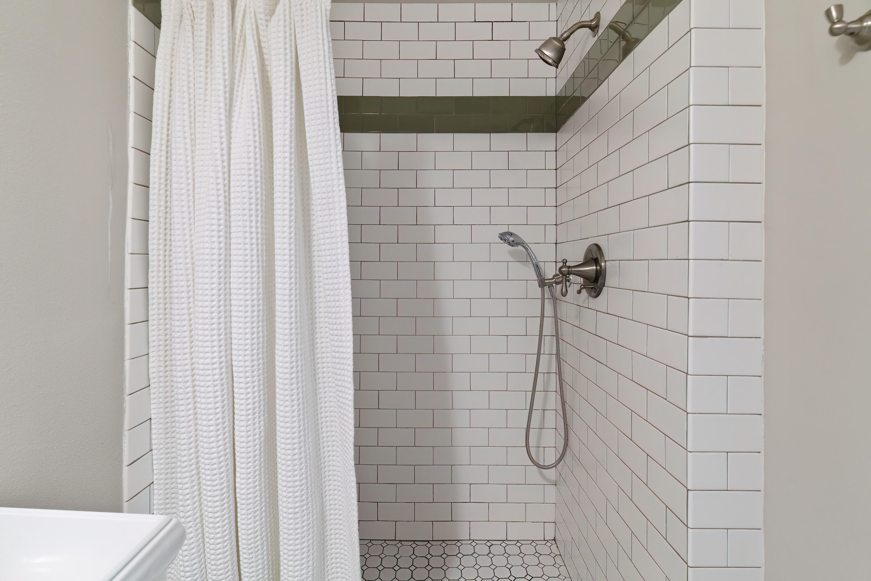 ELLIOTTS POINT - Residential